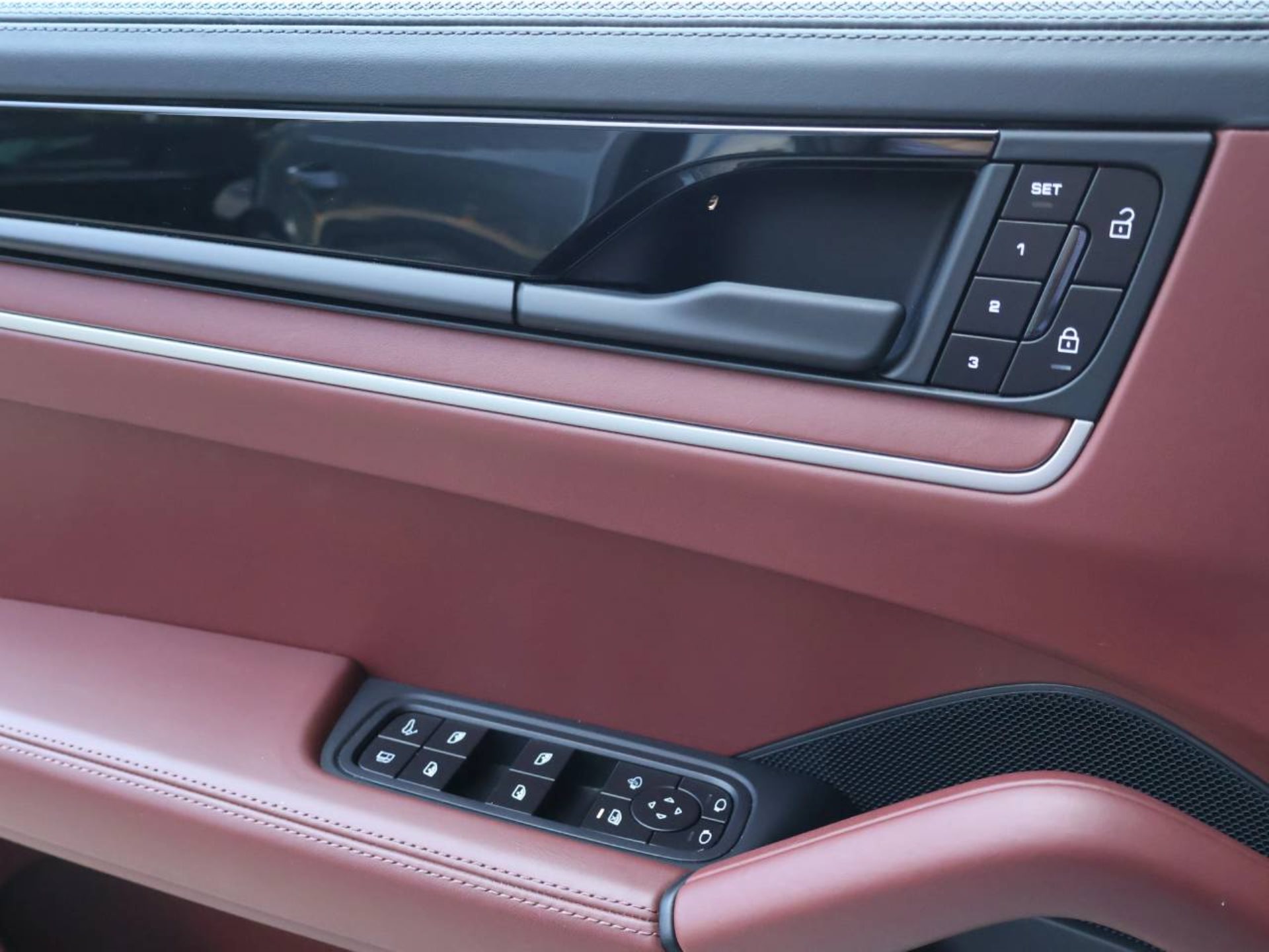 PORSCHE Cayenne E-Hybrid-image-31