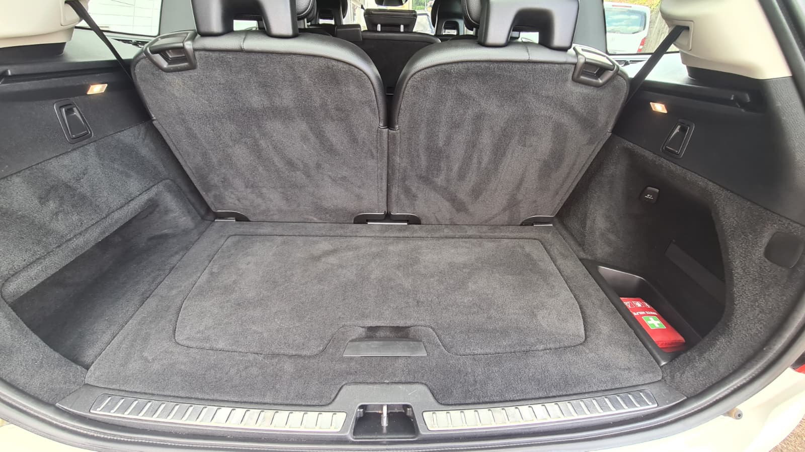 VOLVO XC90 D5 AWD Inscription Geartronic ** 7-Plätzer ** Voll-Leder ** Gr-Navi ** RF-Kamera ** Sitzmemory ** LTZ MFK 22.01.2026 **-image-9