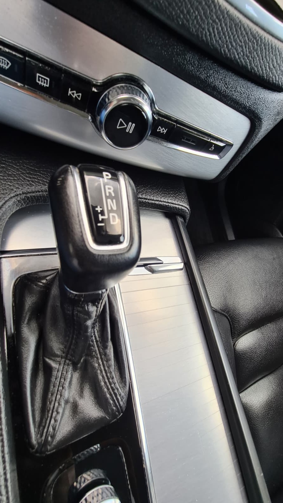 VOLVO XC90 D5 AWD Inscription Geartronic ** 7-Plätzer ** Voll-Leder ** Gr-Navi ** RF-Kamera ** Sitzmemory ** LTZ MFK 22.01.2026 **-image-15