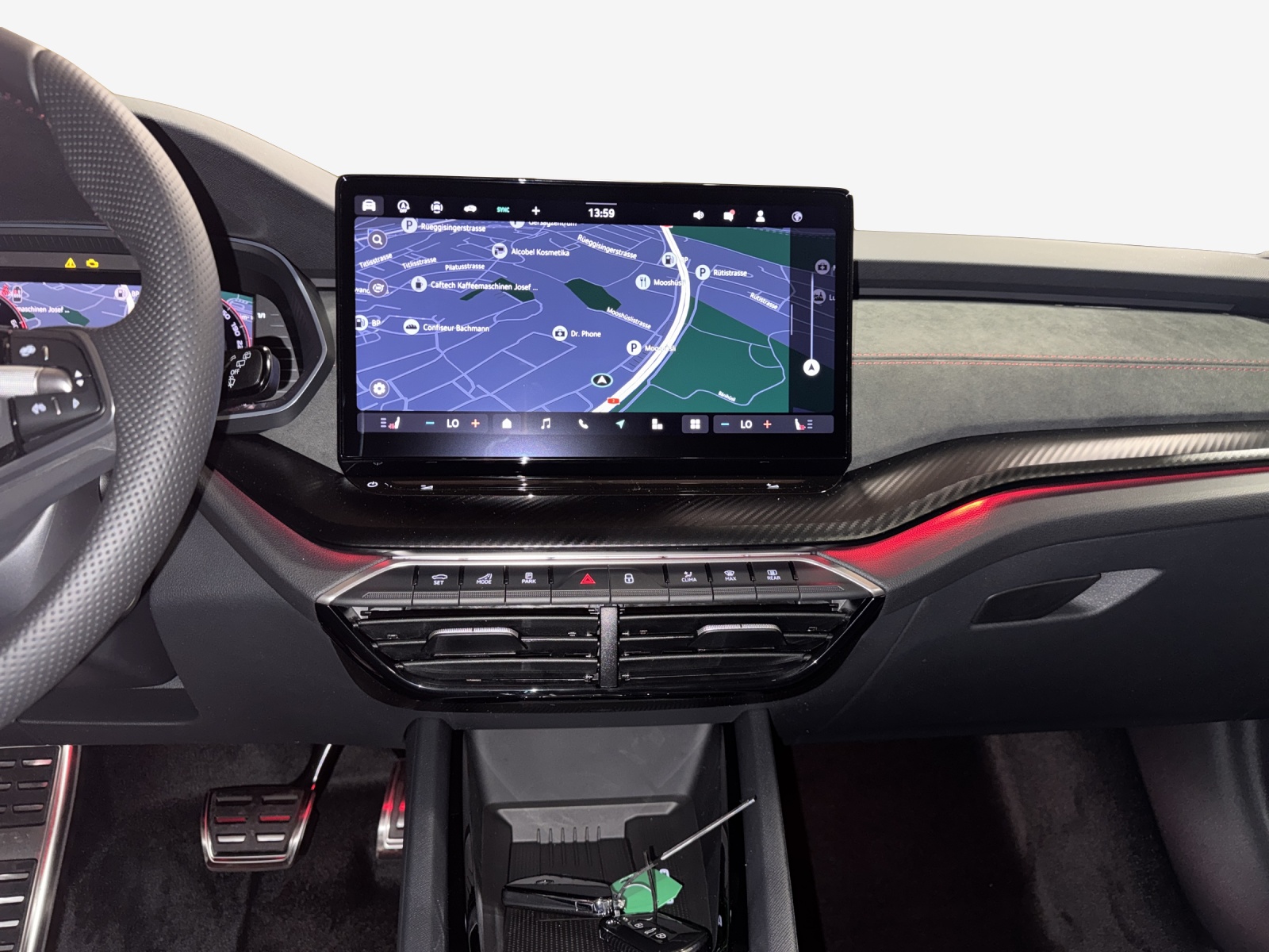 SKODA Octavia Combi 2.0 TSI DSG RS 30 Years Edition-image-10