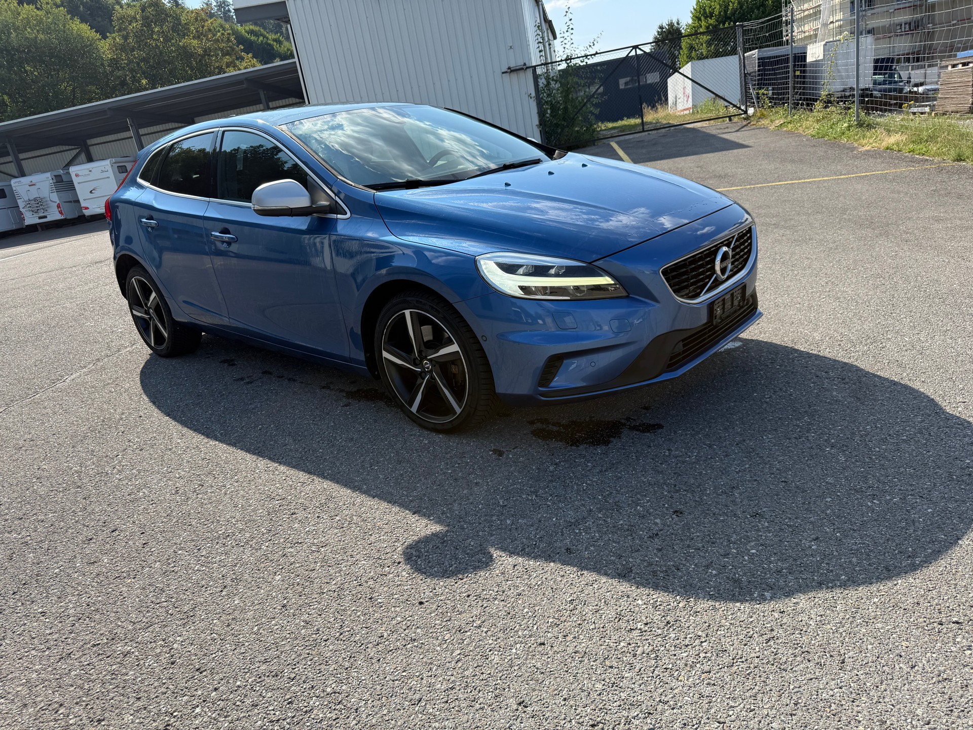 VOLVO V40 D2 Kinetic R-Design Geartronic-image-1
