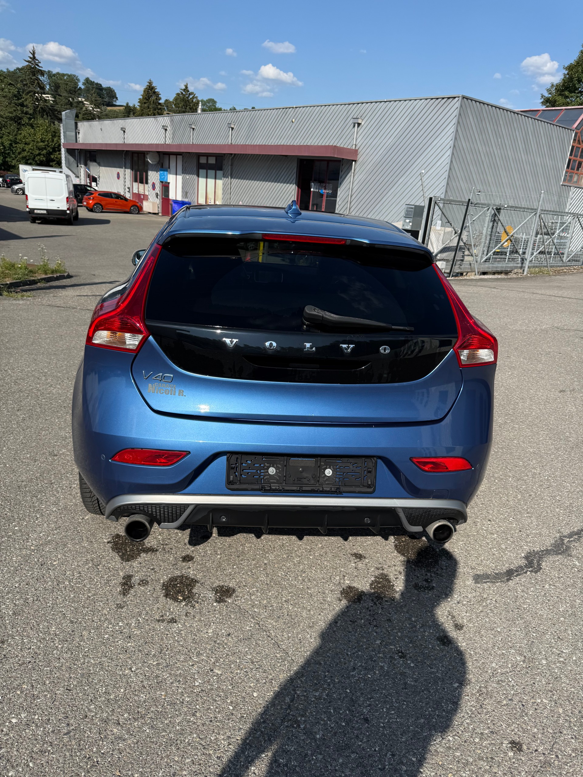 VOLVO V40 D2 Kinetic R-Design Geartronic-image-5