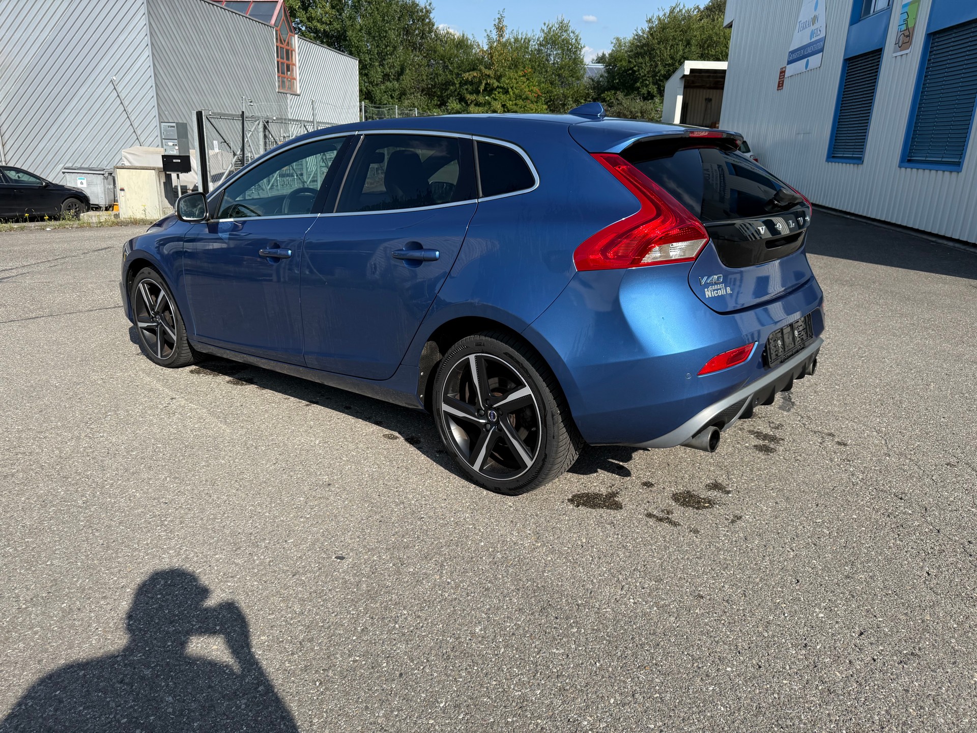 VOLVO V40 D2 Kinetic R-Design Geartronic-image-4