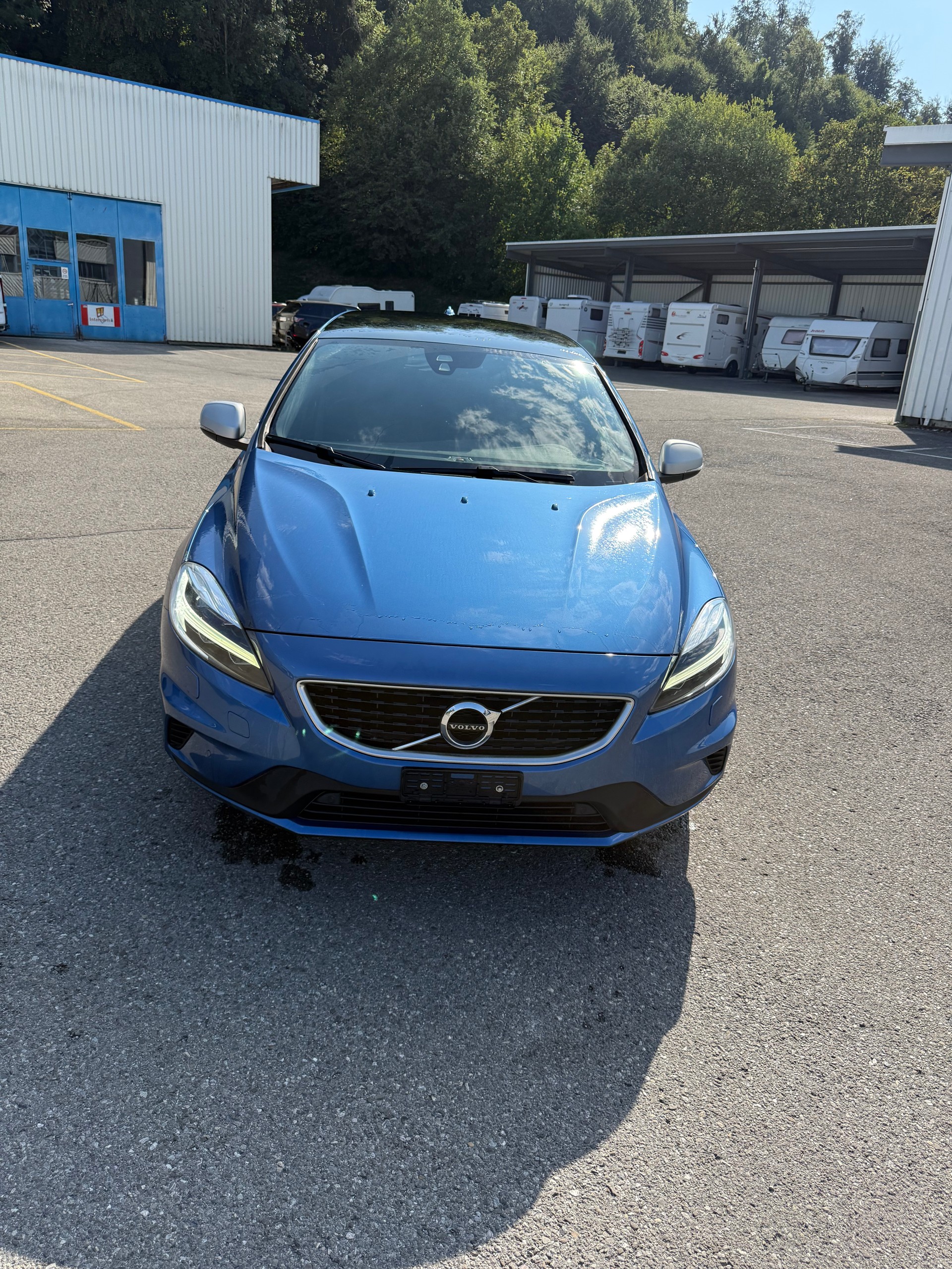 VOLVO V40 D2 Kinetic R-Design Geartronic-image-2