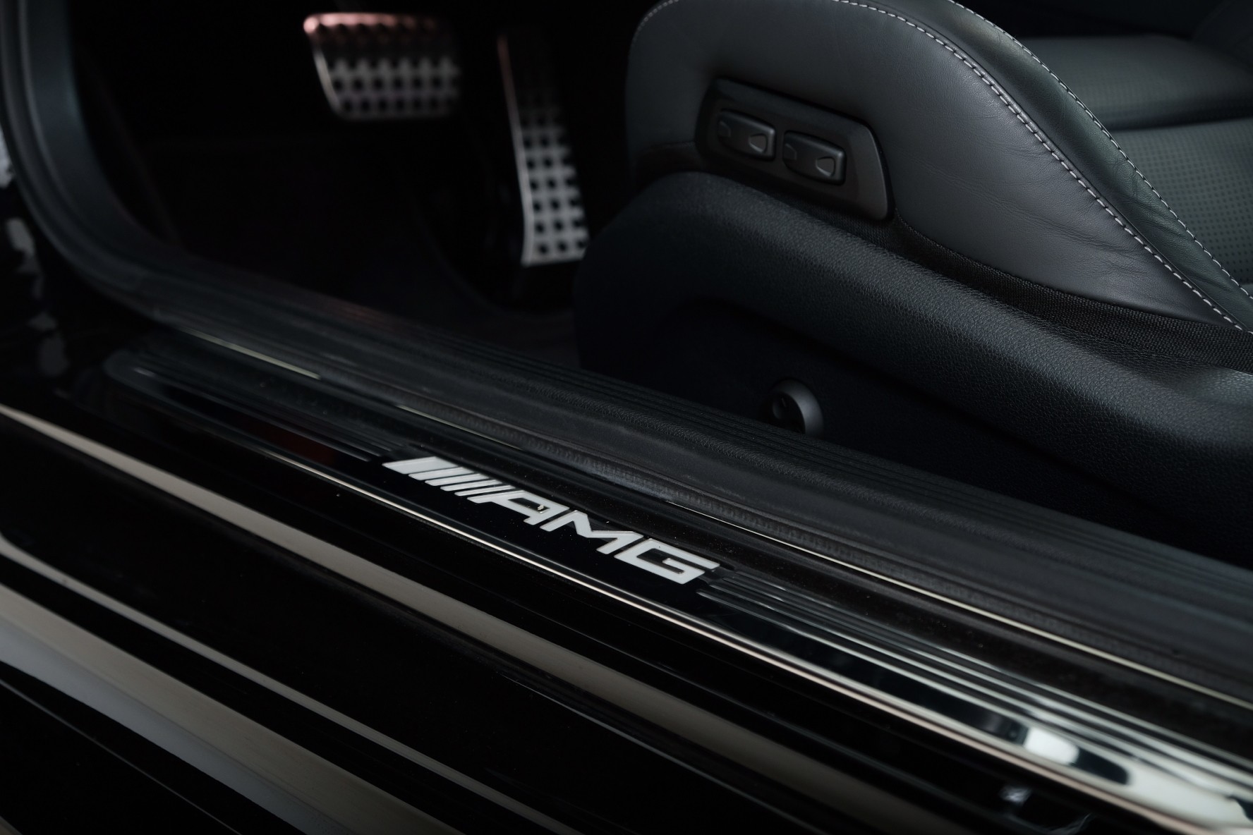 MERCEDES-BENZ C 63 S AMG 9G-tronic-image-11
