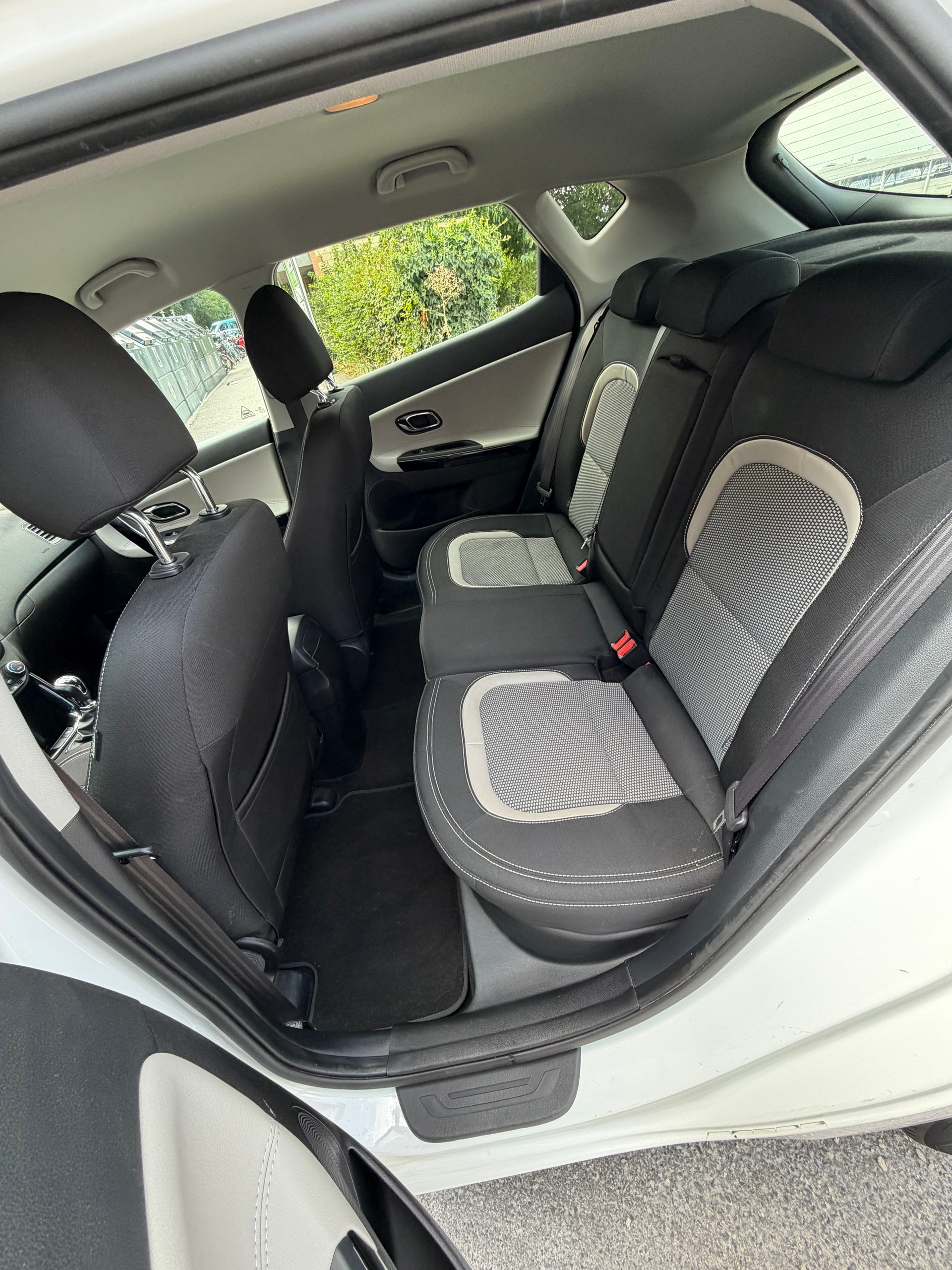 KIA 1.6 GDi Swiss Eco Ed.-image-4