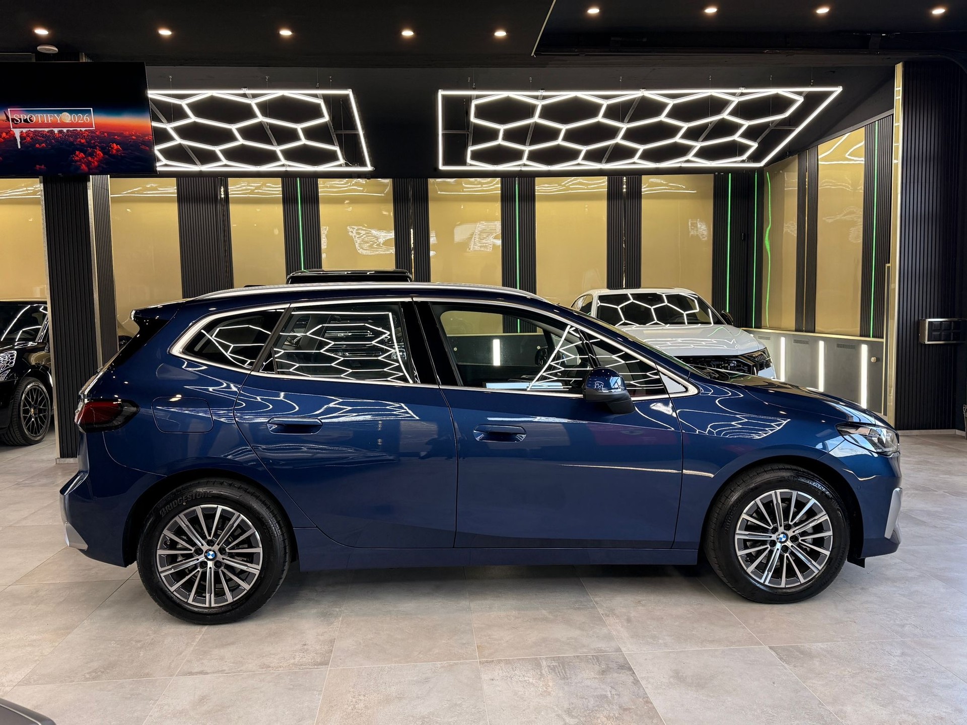 BMW 218d Active Tourer Luxury Line DKG-image-3