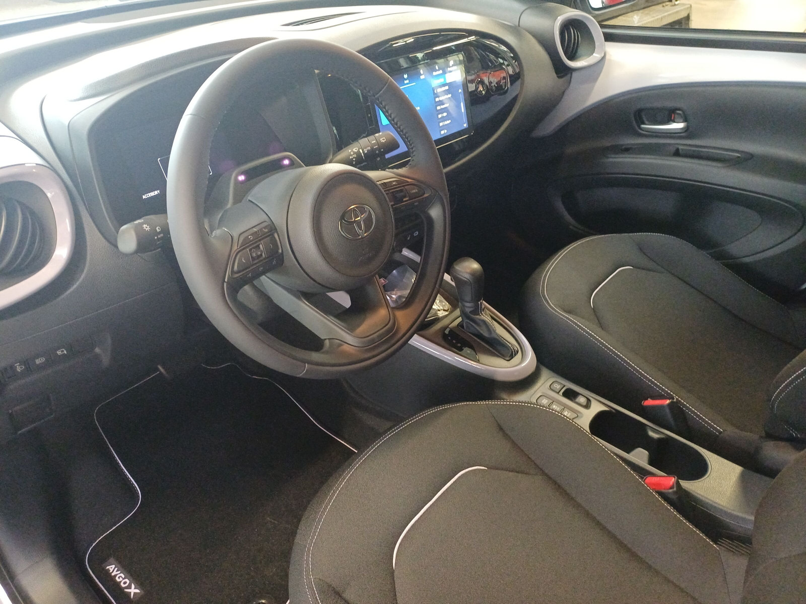 TOYOTA Aygo X 1.5 VVT-i HSD Trend-image-5