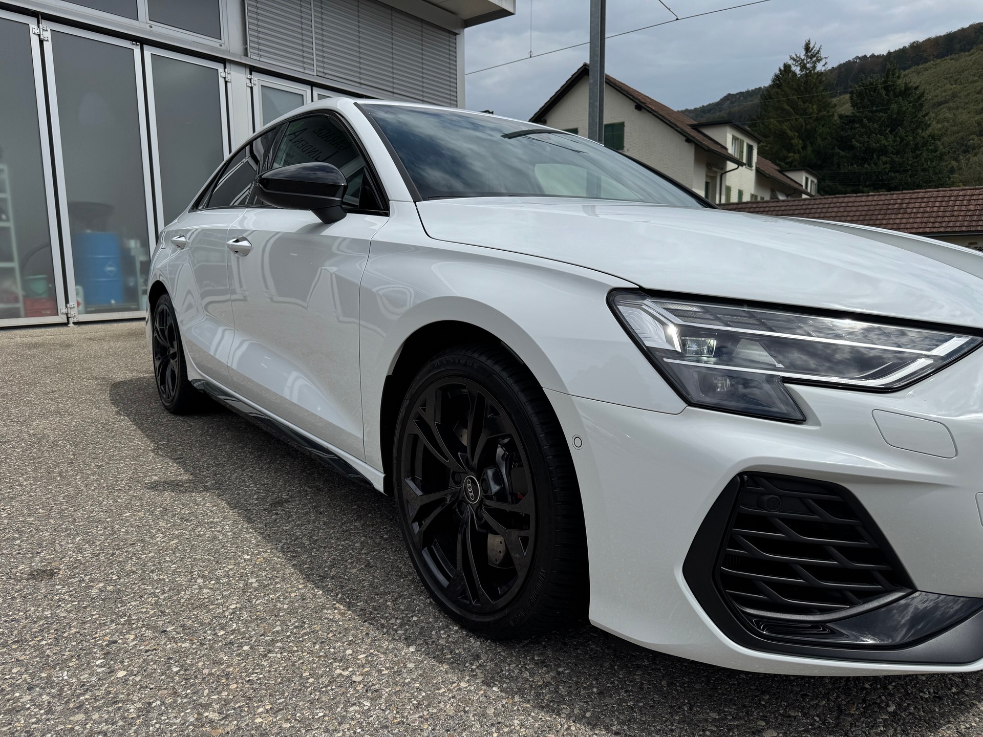 AUDI S3 Limousine *Performance Akrapovic* TFSI quattro S-tronic-image-2