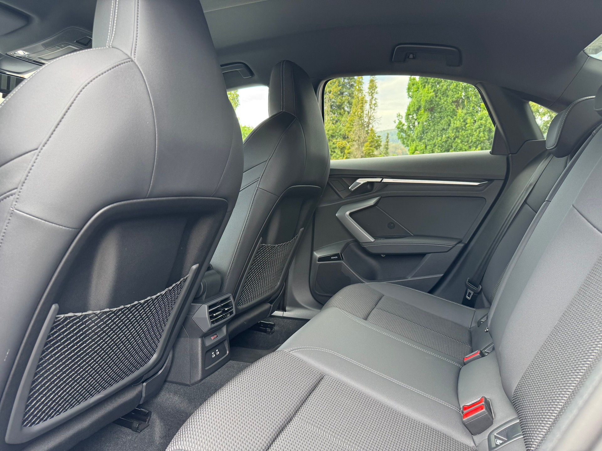 AUDI S3 Limousine *Performance Akrapovic* TFSI quattro S-tronic-image-12