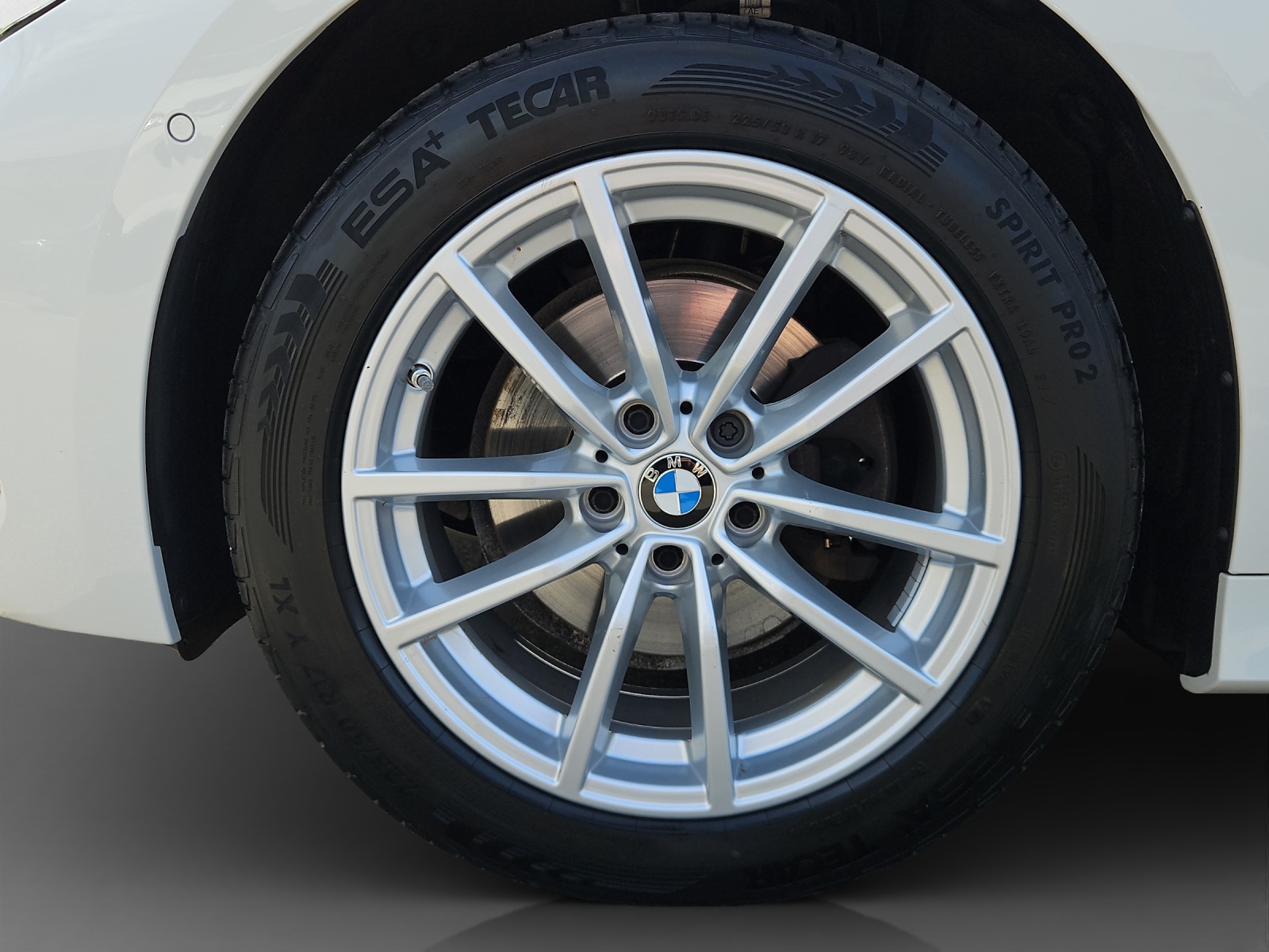 BMW 320i xDrive-image-8