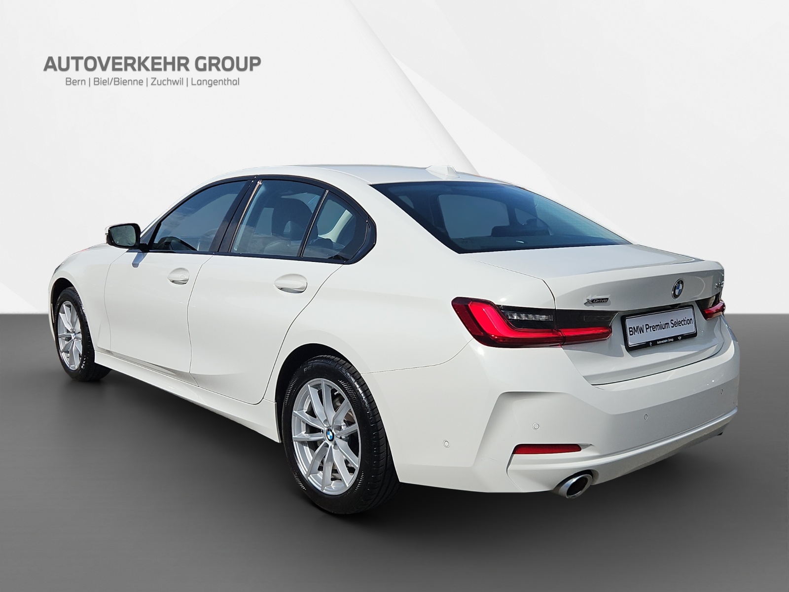 BMW 320i xDrive-image-3