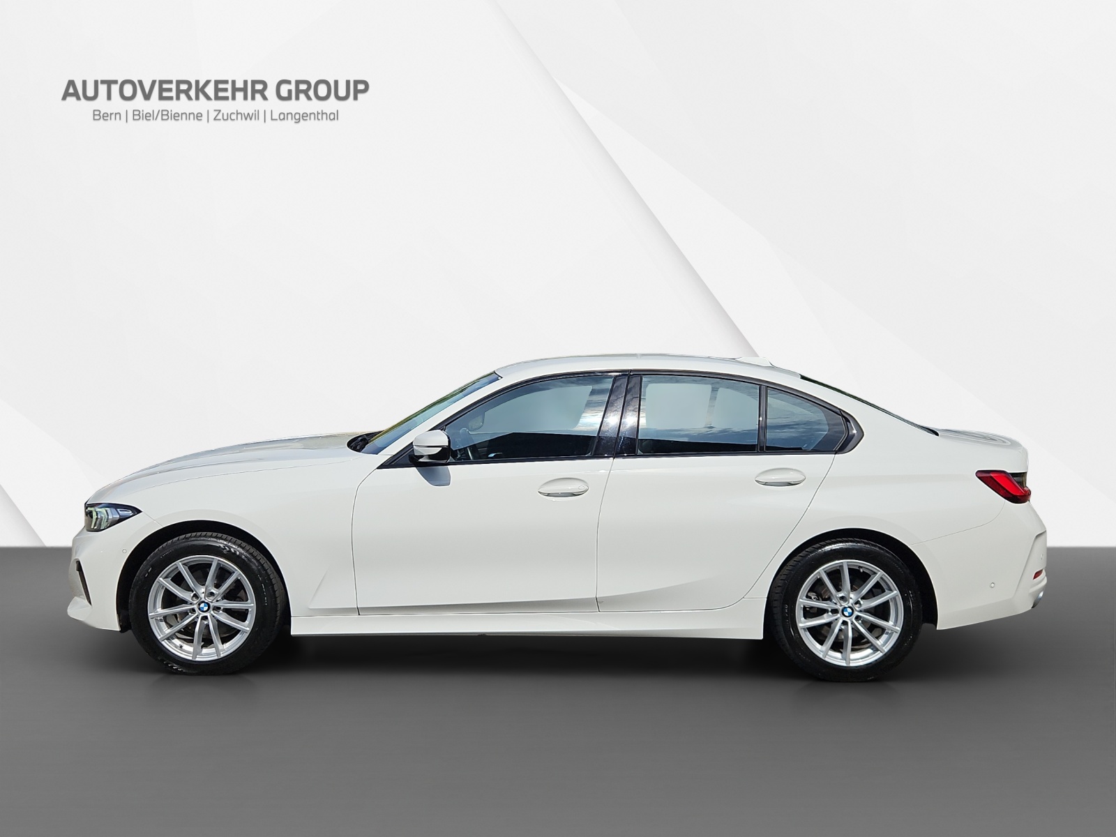BMW 320i xDrive-image-2