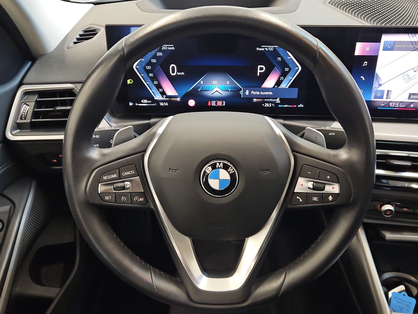 BMW 320i xDrive-image-11