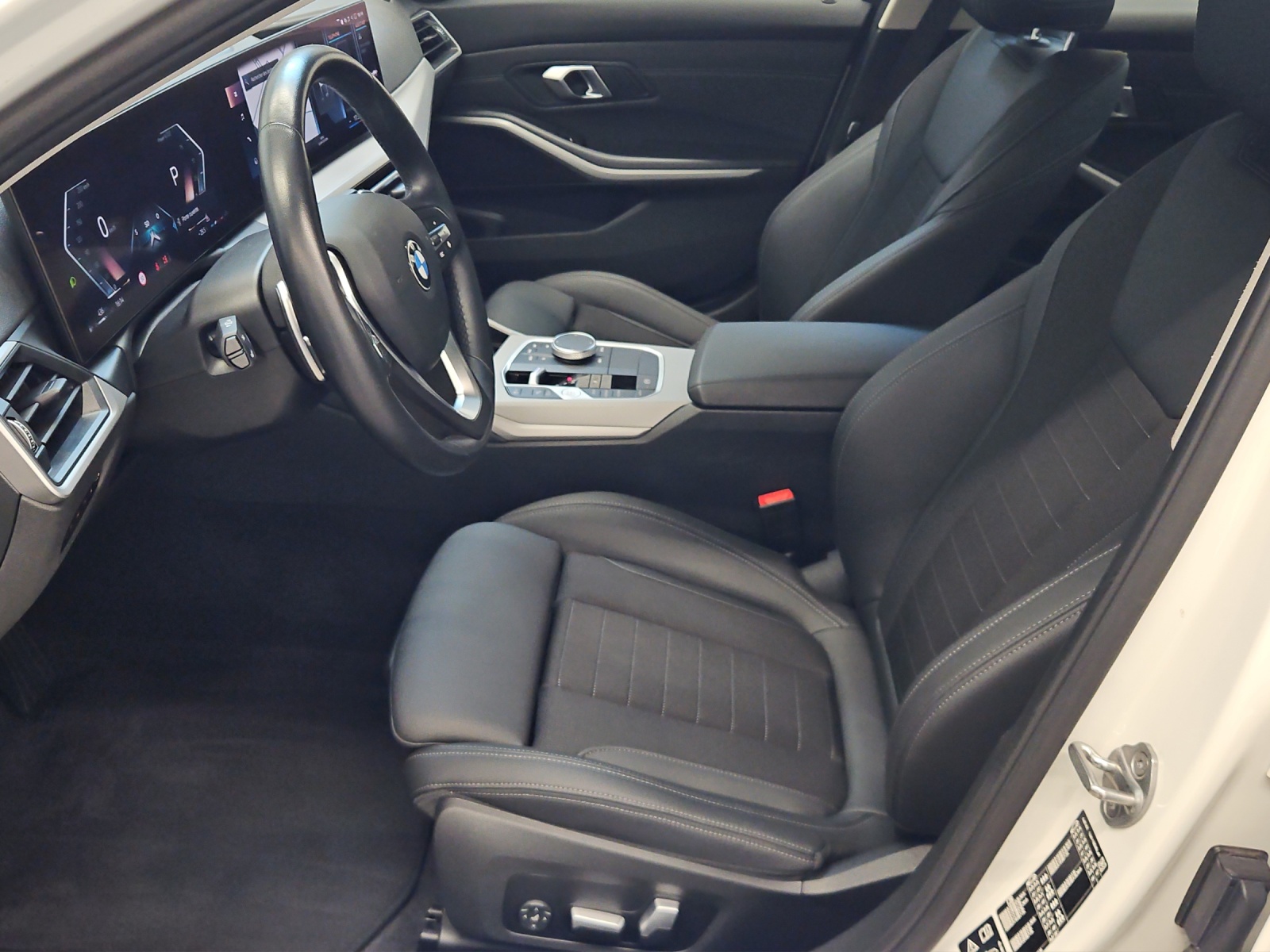 BMW 320i xDrive-image-9