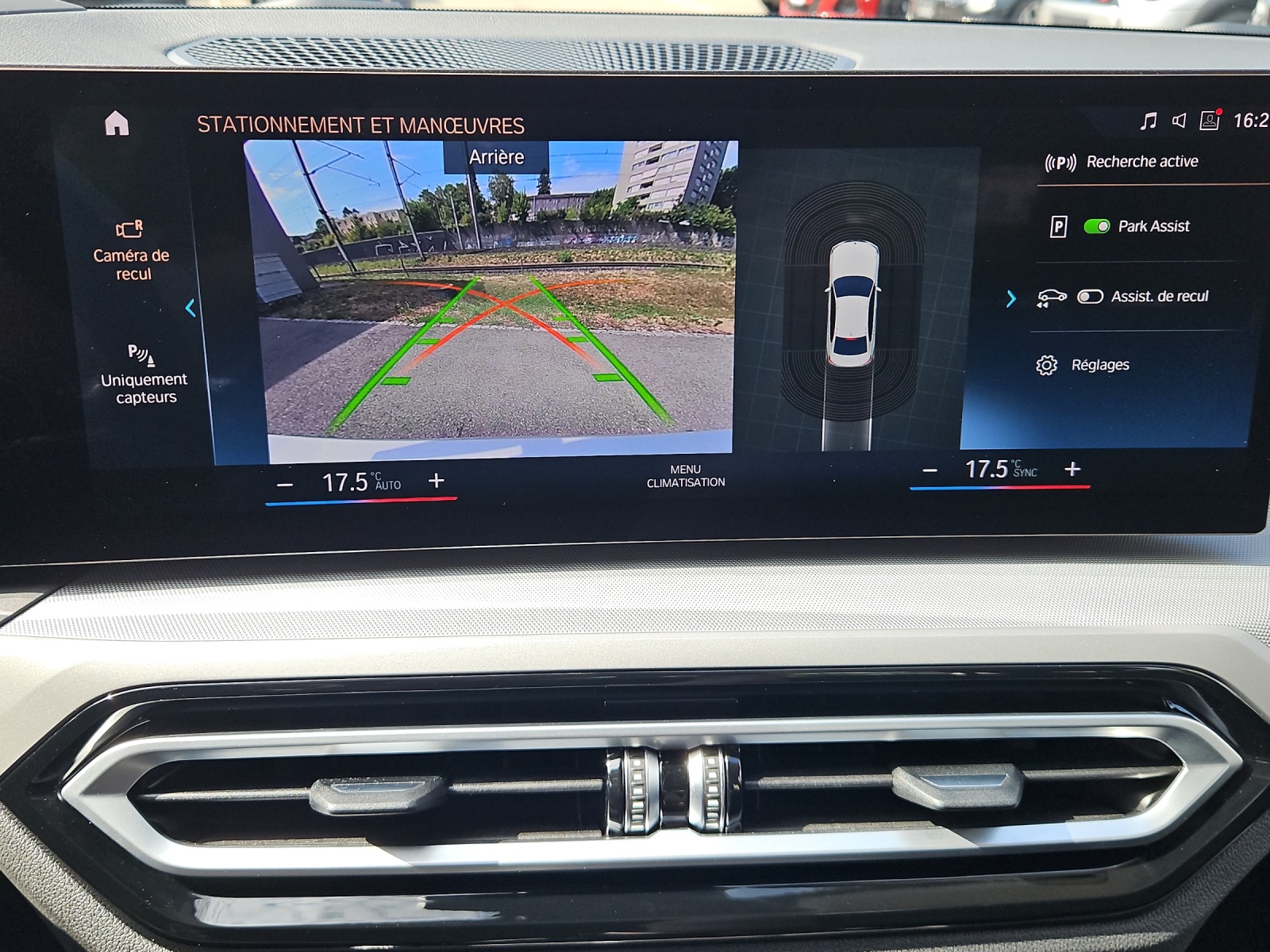 BMW 320i xDrive-image-18