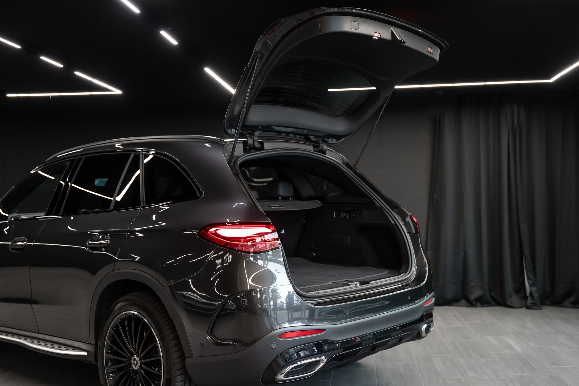 MERCEDES-BENZ GLC 200 4Matic 9G-Tronic / CH Auto / Gratis Service / Burmester / Pano-Schiebedach / Head up Display / 360Grad Kamera-image-6