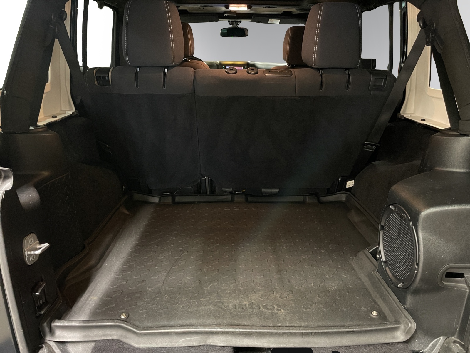 JEEP Wrangler 2.8CRD Unlimited Sahara Automatic-image-4