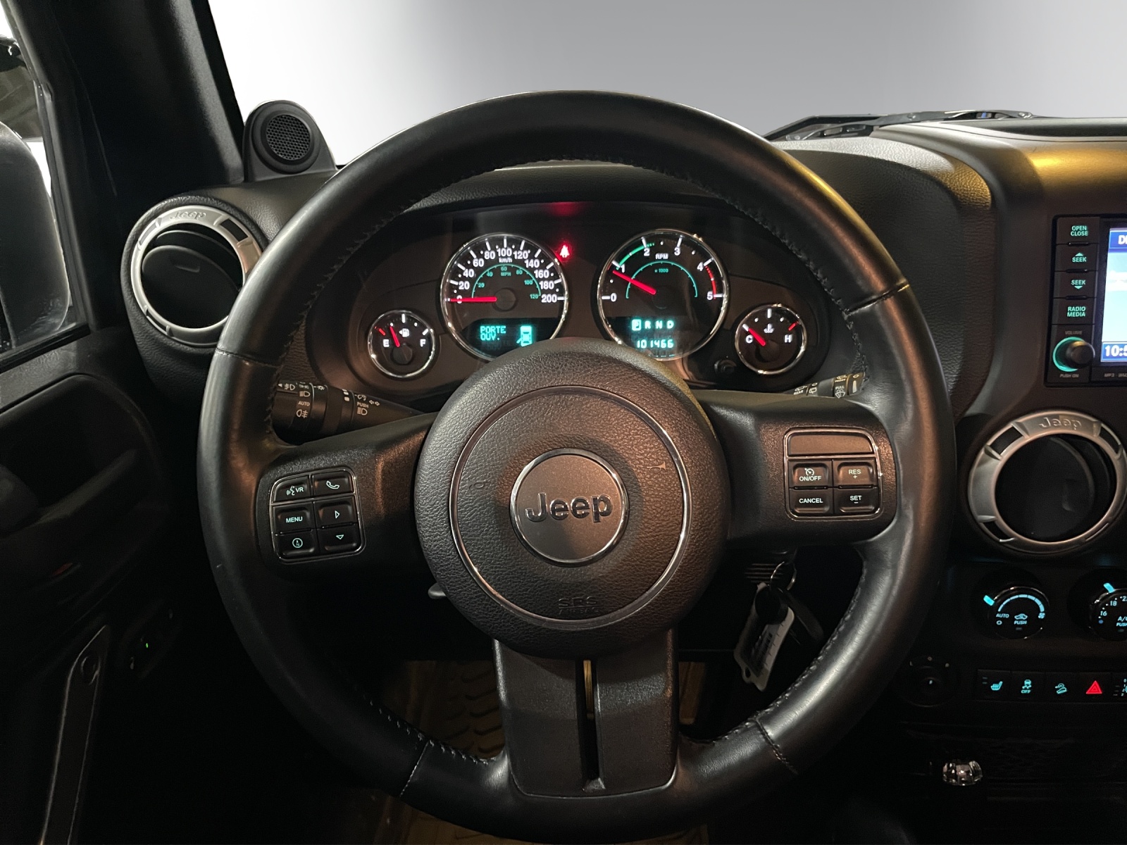 JEEP Wrangler 2.8CRD Unlimited Sahara Automatic-image-12