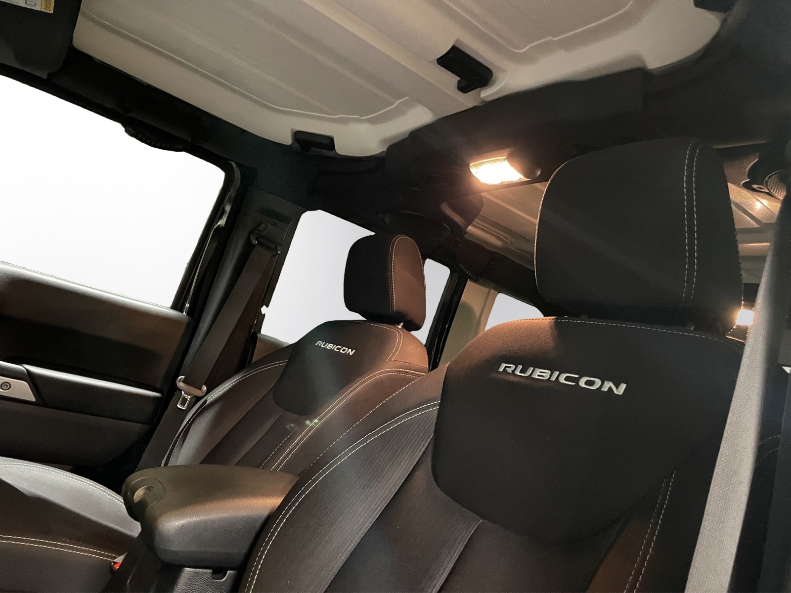 JEEP Wrangler 2.8CRD Unlimited Sahara Automatic-image-8