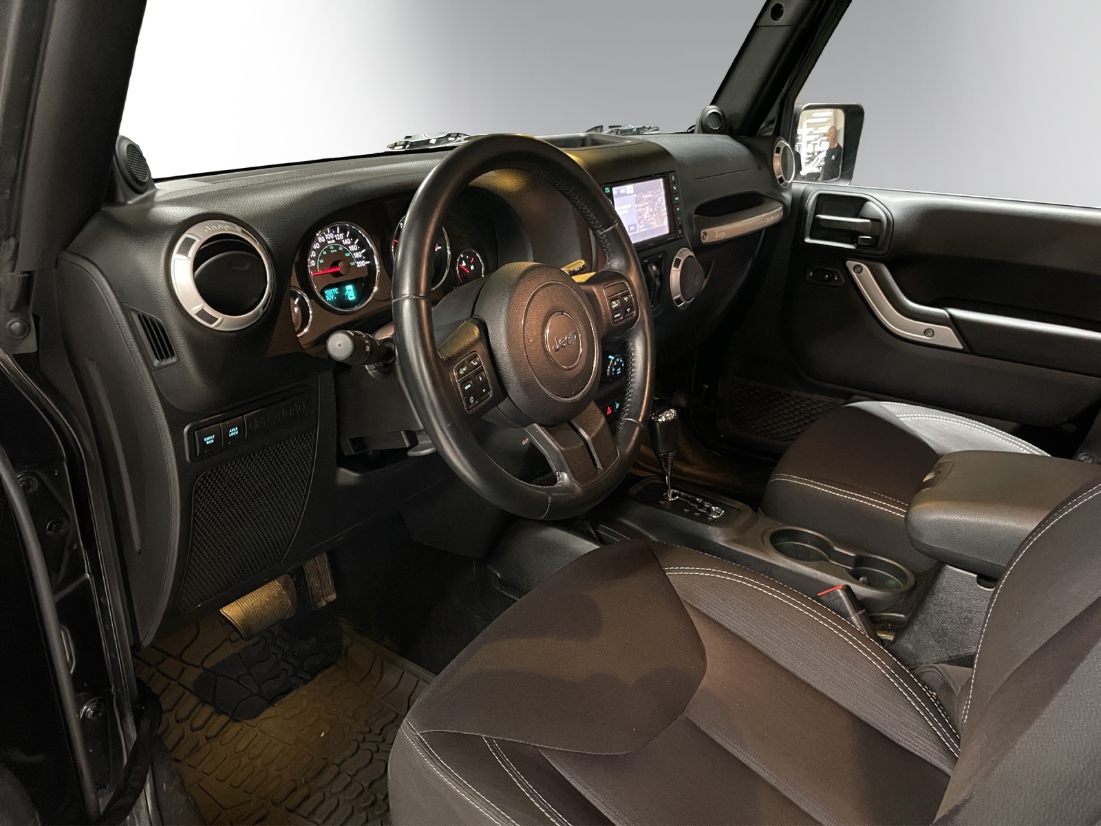 JEEP Wrangler 2.8CRD Unlimited Sahara Automatic-image-7