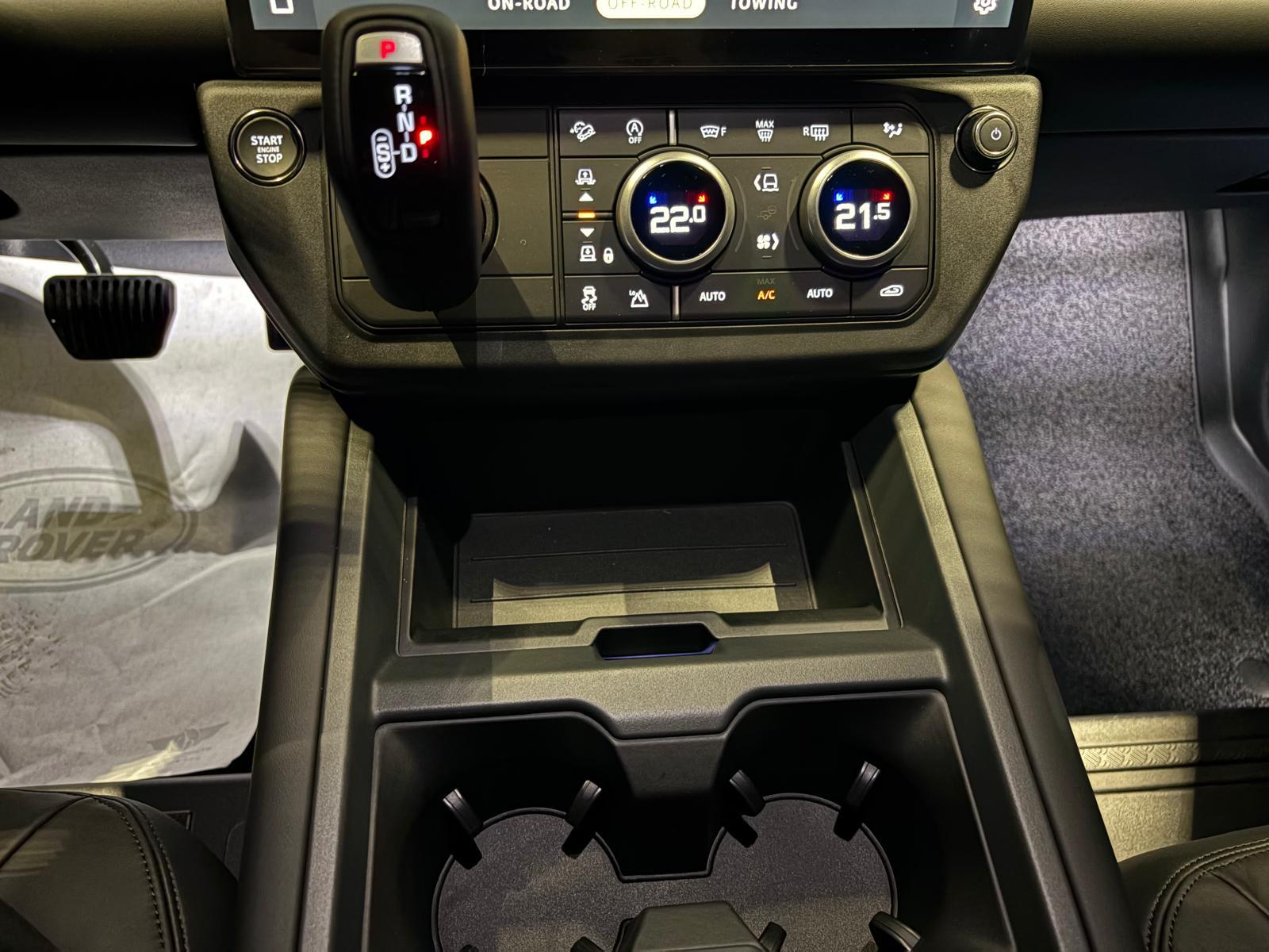 LAND ROVER Defender 130 3.0 D I6 350 X-Dynamic HSE-image-7