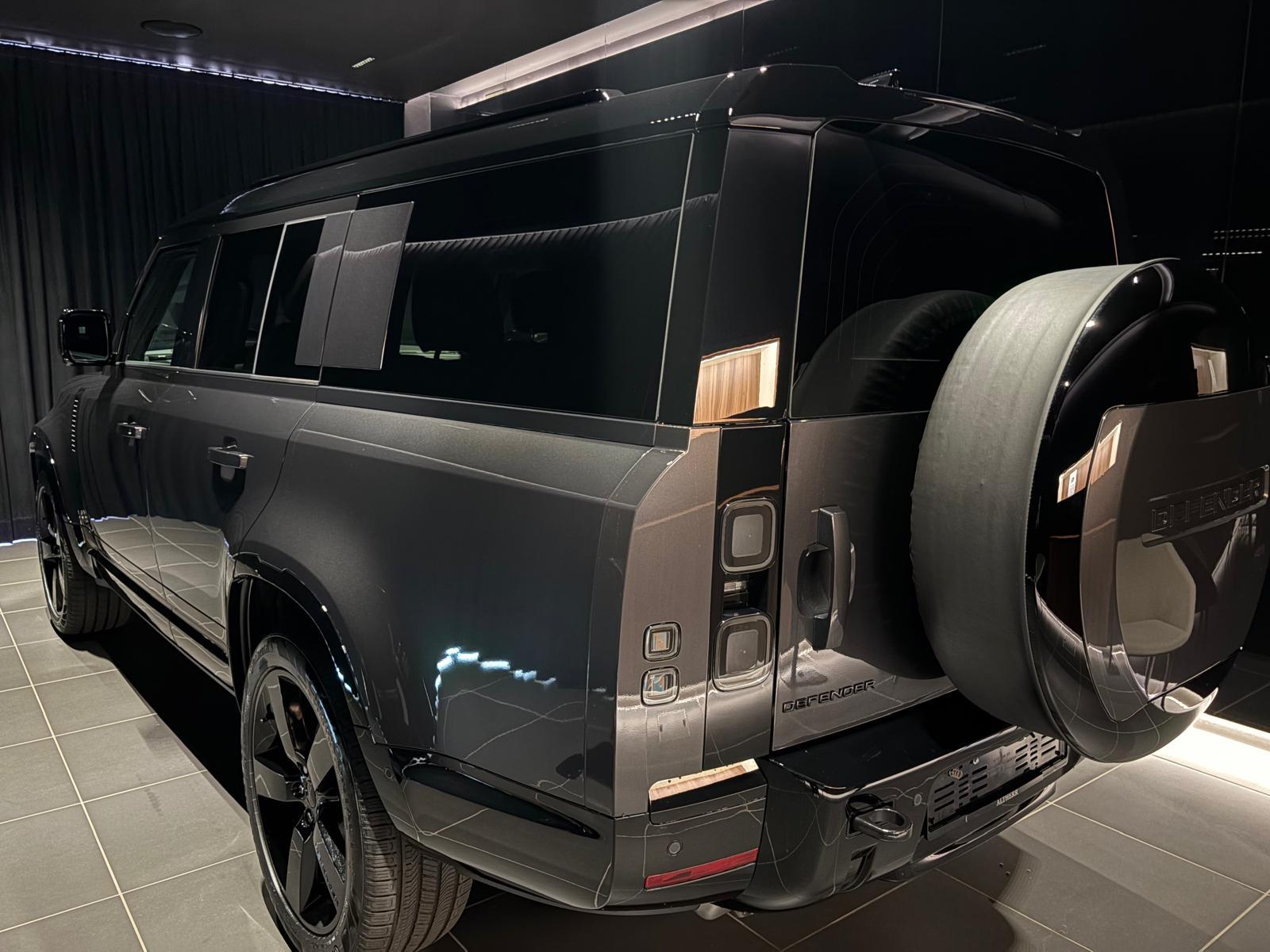 LAND ROVER Defender 130 3.0 D I6 350 X-Dynamic HSE-image-1