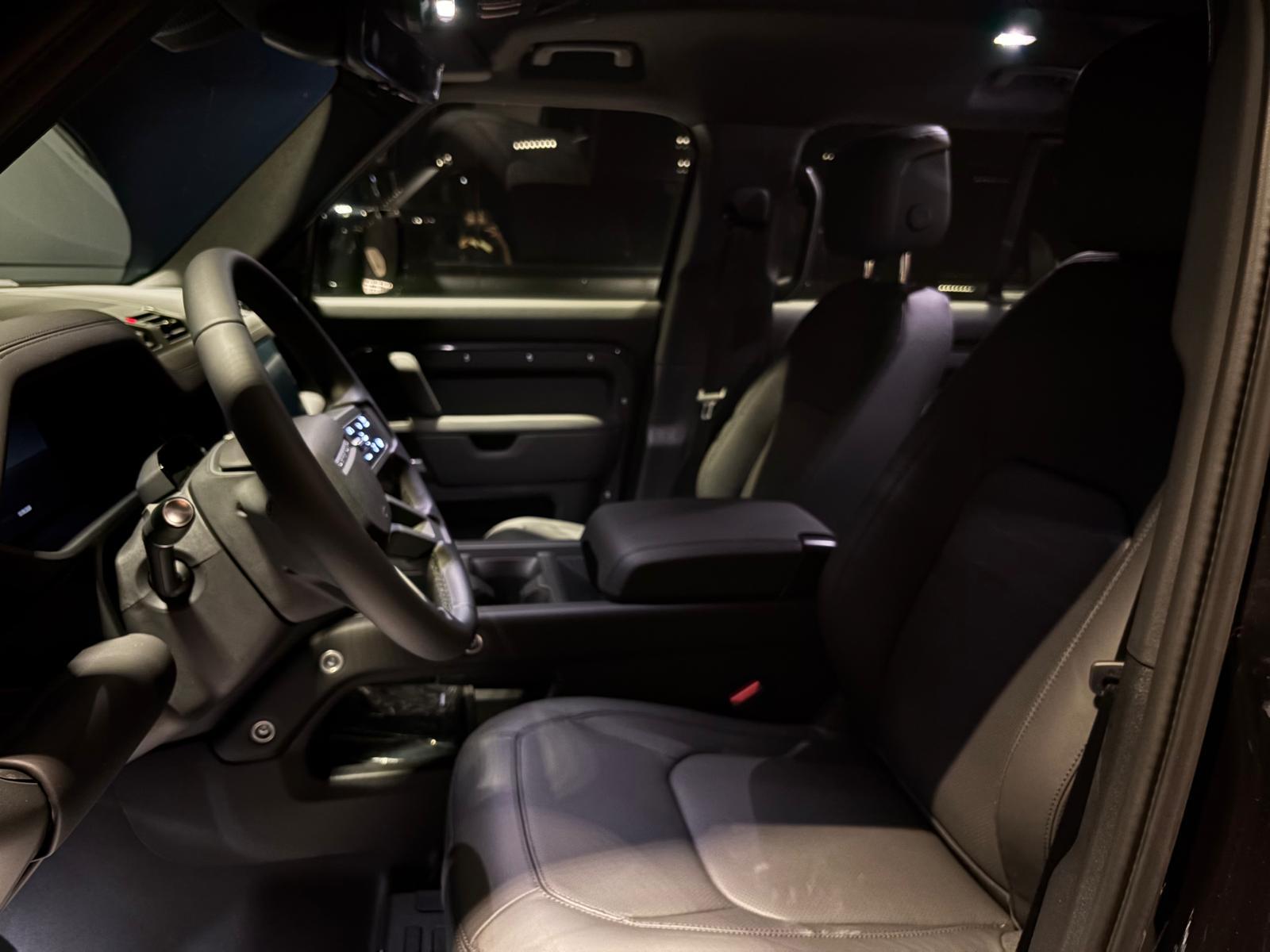LAND ROVER Defender 130 3.0 D I6 350 X-Dynamic HSE-image-5