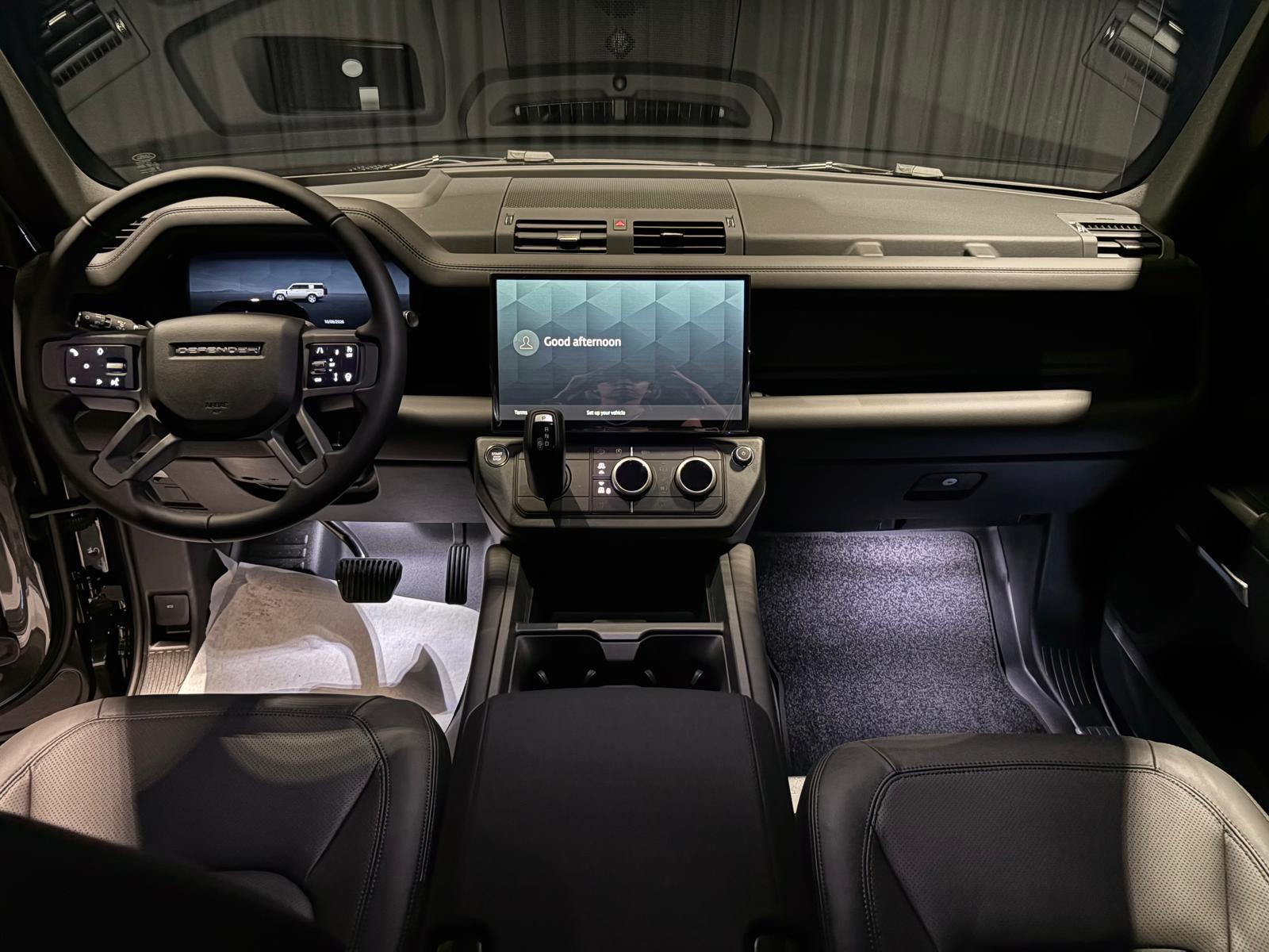 LAND ROVER Defender 130 3.0 D I6 350 X-Dynamic HSE-image-4