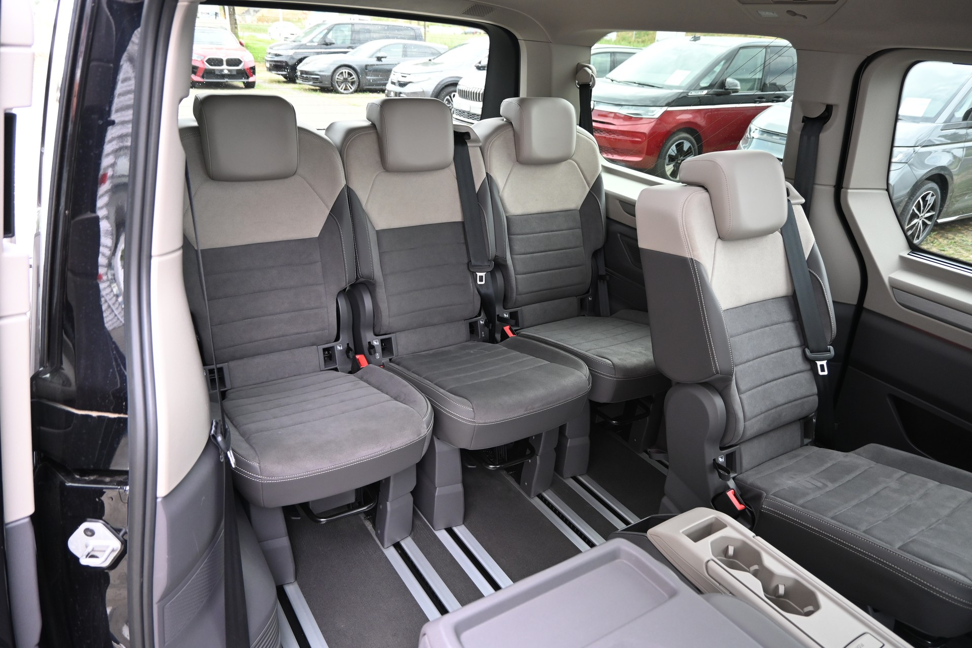 VW Multivan 2.0 TDI Style DSG Lang + 7-Plätzer + AHK 2000kg + Standheizung-image-16