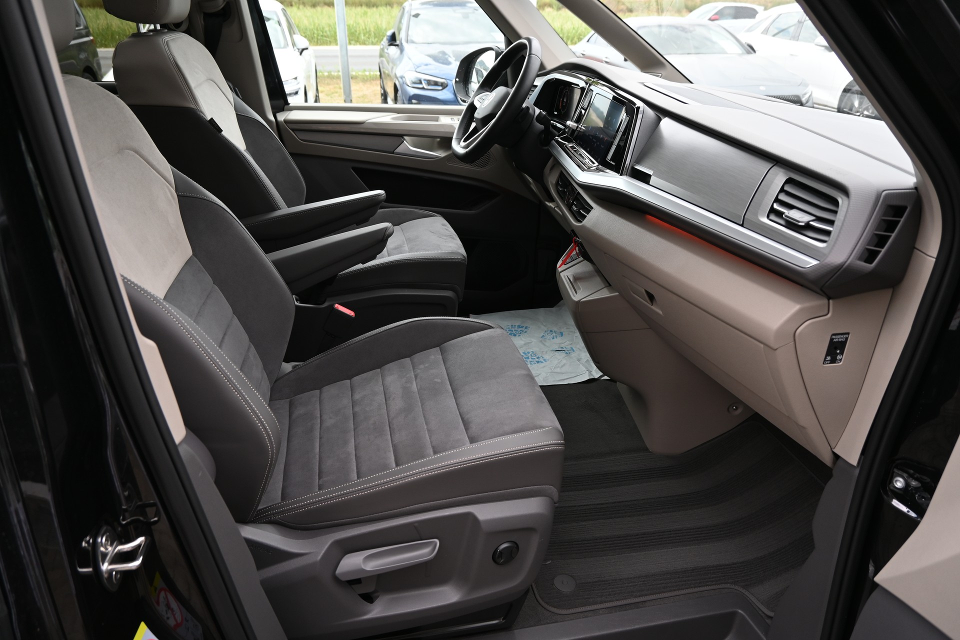 VW Multivan 2.0 TDI Style DSG Lang + 7-Plätzer + AHK 2000kg + Standheizung-image-13