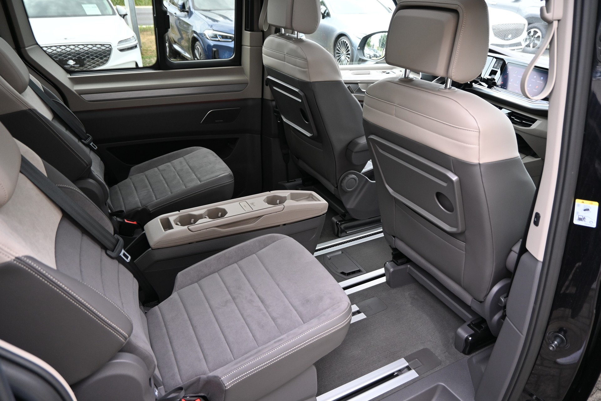 VW Multivan 2.0 TDI Style DSG Lang + 7-Plätzer + AHK 2000kg + Standheizung-image-17