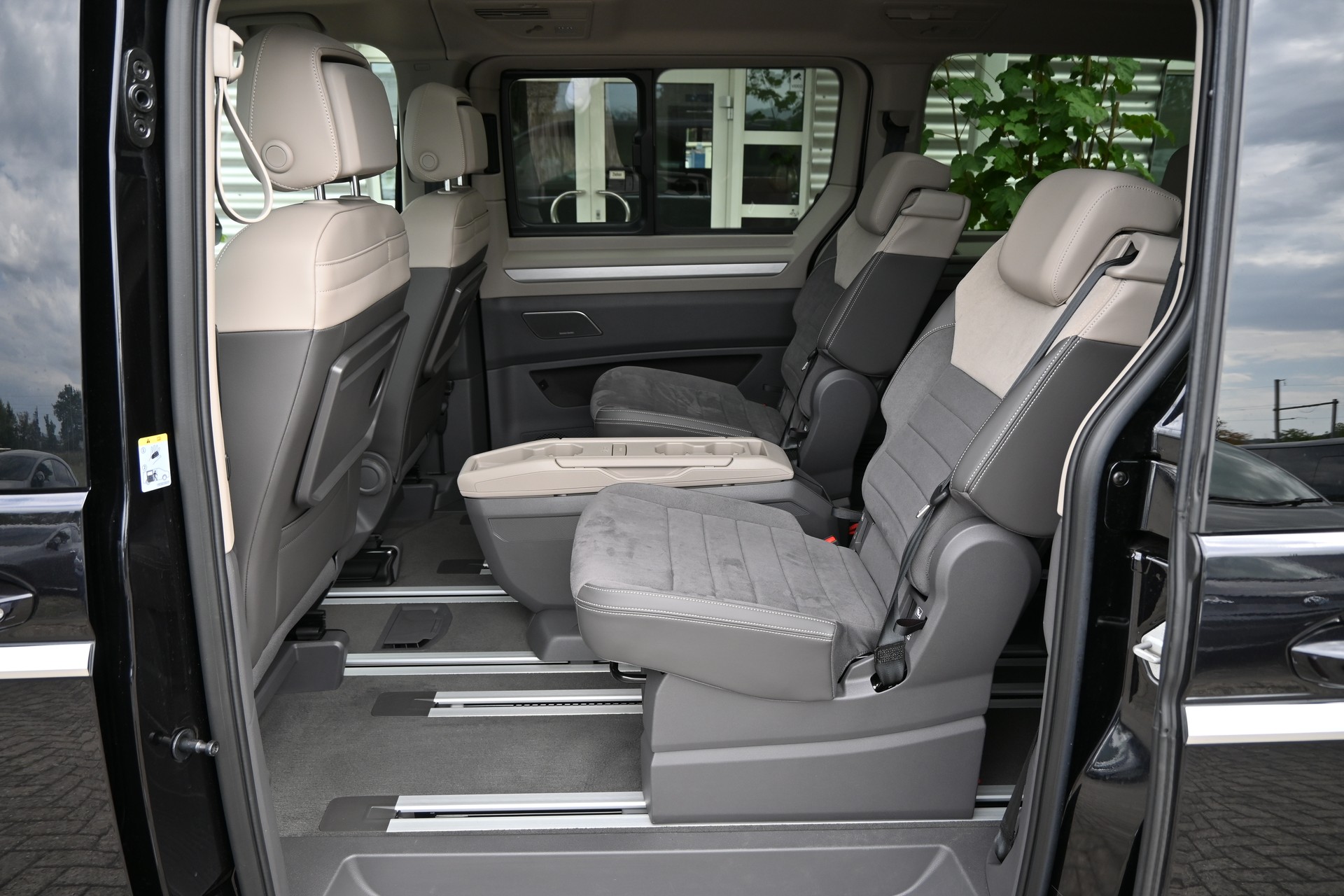 VW Multivan 2.0 TDI Style DSG Lang + 7-Plätzer + AHK 2000kg + Standheizung-image-18