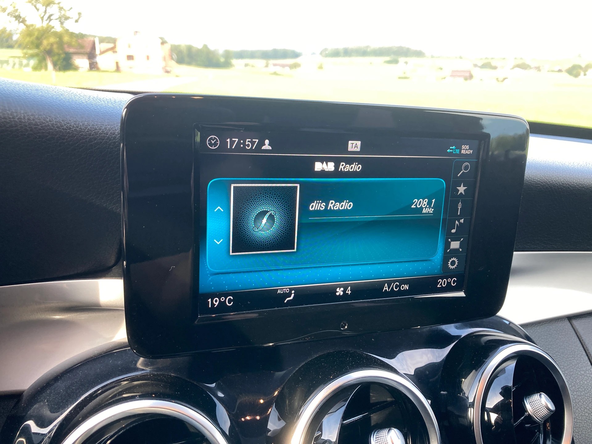 MERCEDES-BENZ C 180 BlueTEC 9G-Tronic mit Anhängerkupplung-image-10