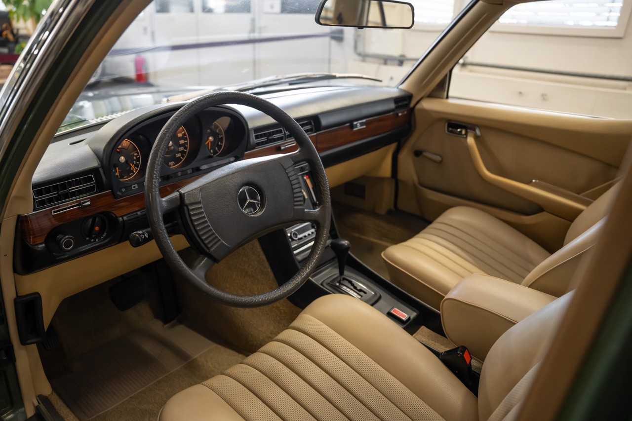 MERCEDES-BENZ 280 SE-image-11