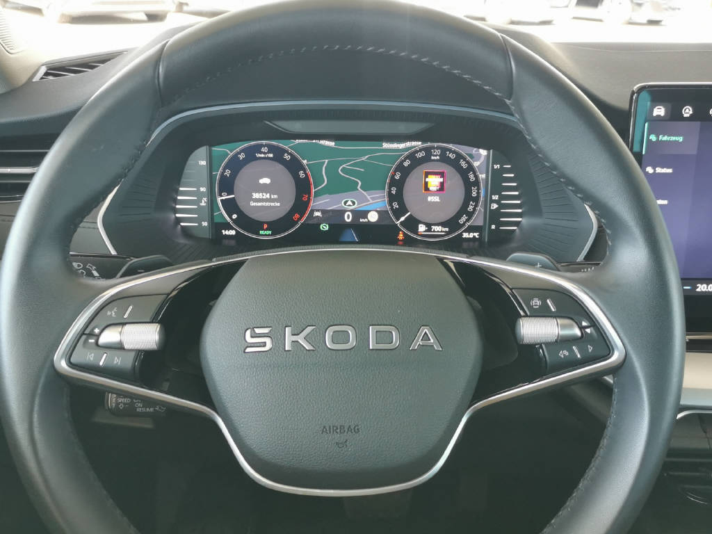 SKODA Octavia Combi 1.5 TSI Selection DSG-image-13