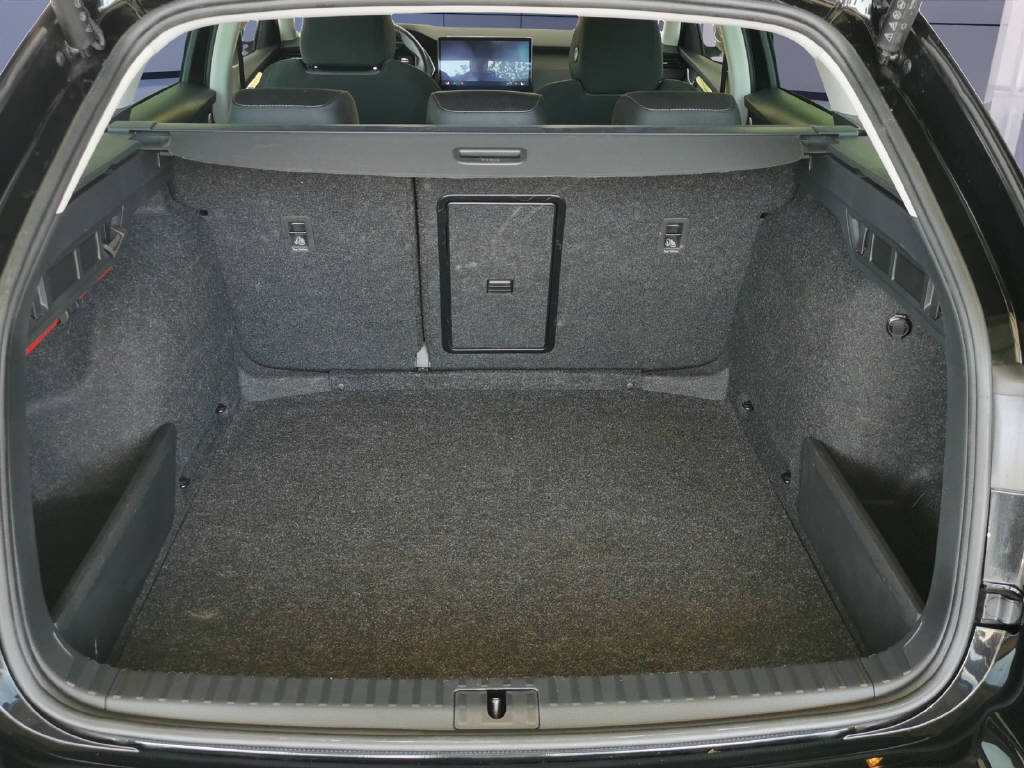 SKODA Octavia Combi 1.5 TSI Selection DSG-image-12