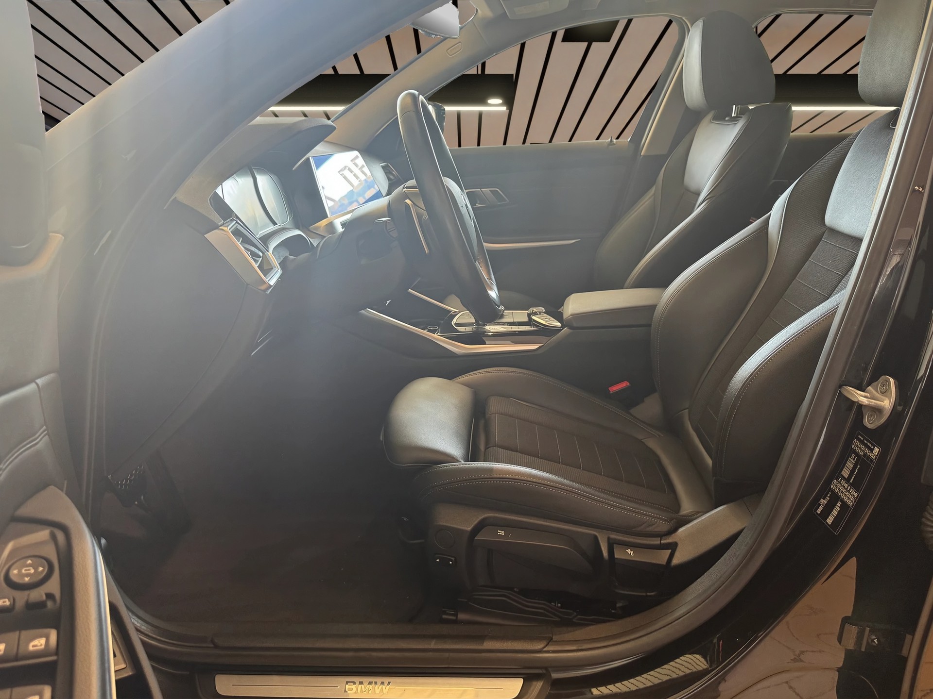 BMW 330d xDrive Touring Steptronic Sport Line-image-8