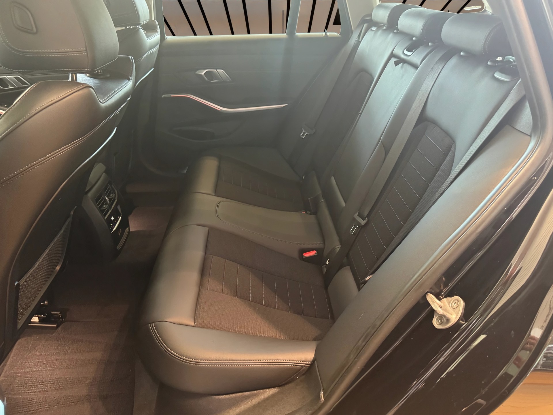 BMW 330d xDrive Touring Steptronic Sport Line-image-4