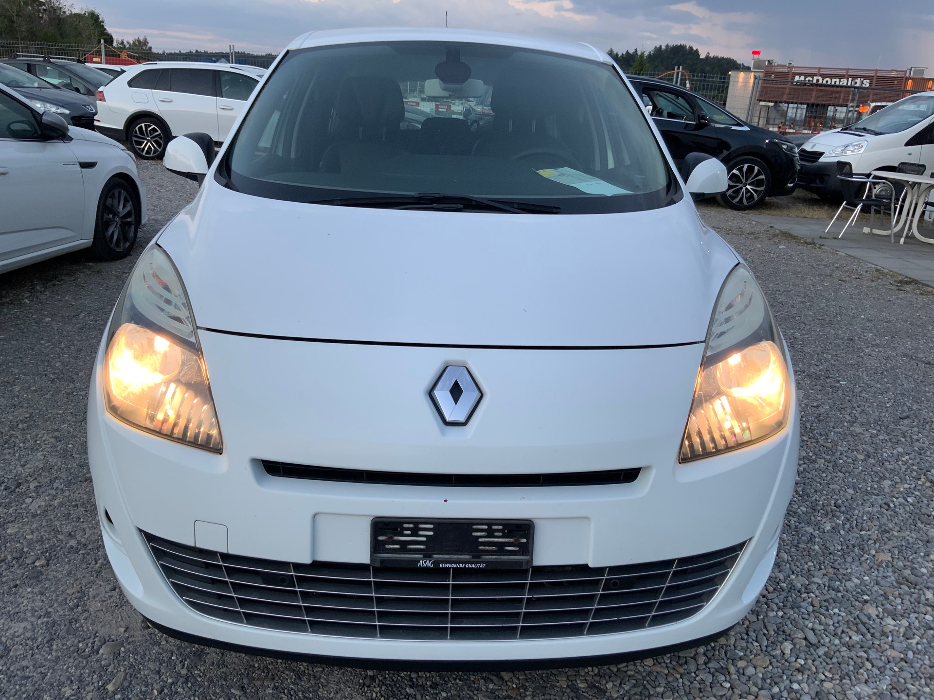 RENAULT Grand Scénic 2.0 16V Dynamique X-Tronic CVT-image-0