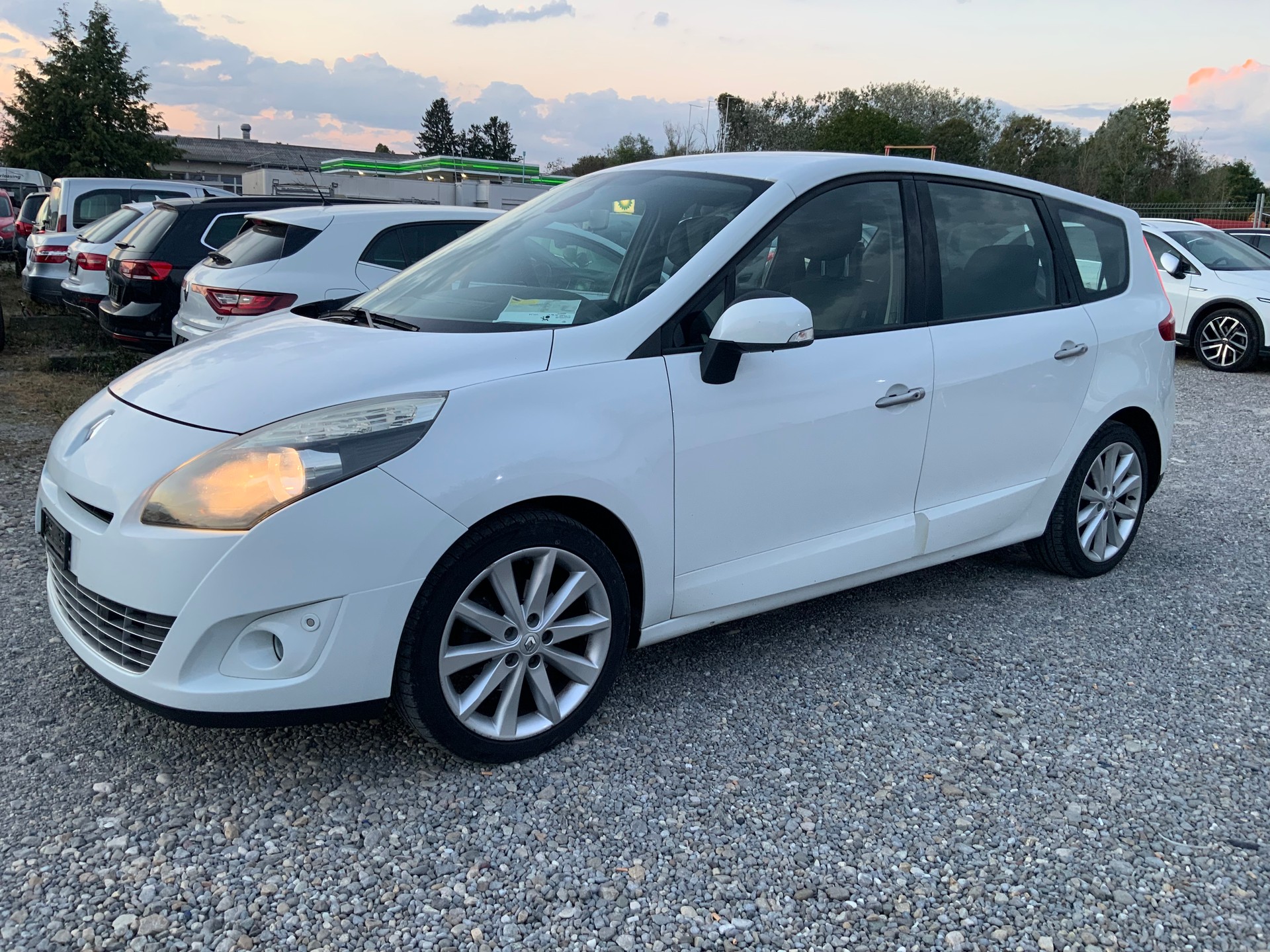RENAULT Grand Scénic 2.0 16V Dynamique X-Tronic CVT-image-1