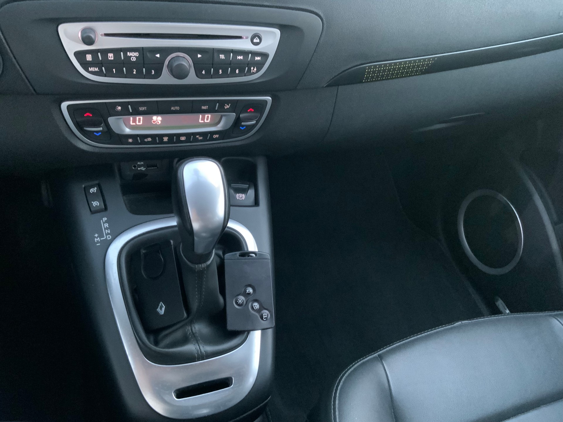 RENAULT Grand Scénic 2.0 16V Dynamique X-Tronic CVT-image-8