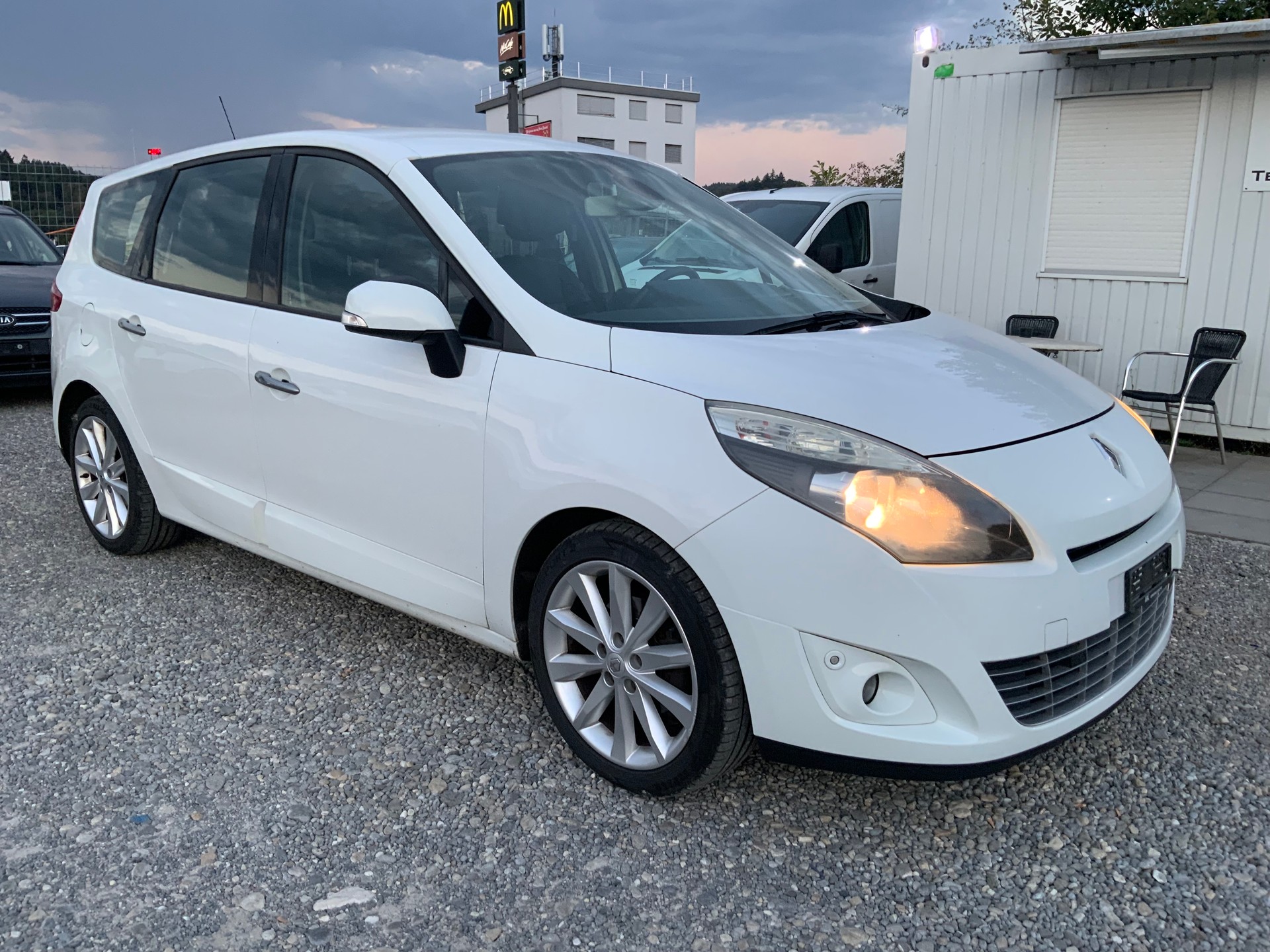 RENAULT Grand Scénic 2.0 16V Dynamique X-Tronic CVT-image-2
