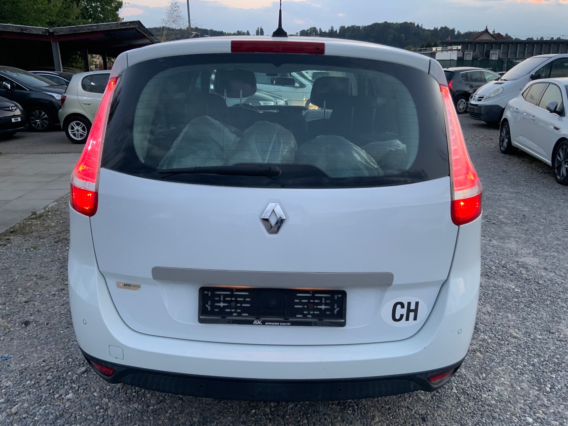 RENAULT Grand Scénic 2.0 16V Dynamique X-Tronic CVT-image-5