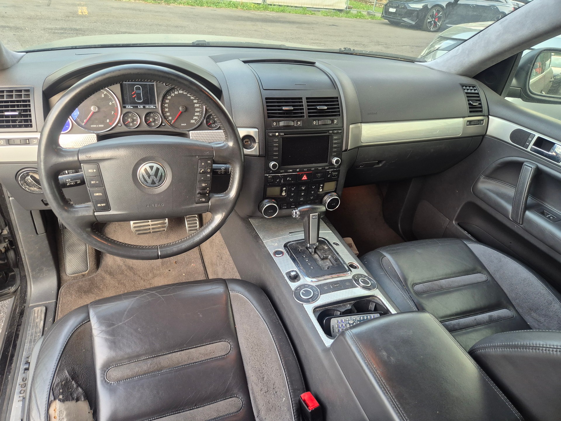 VW Touareg 6.0 W12 Sport Automatic-image-5