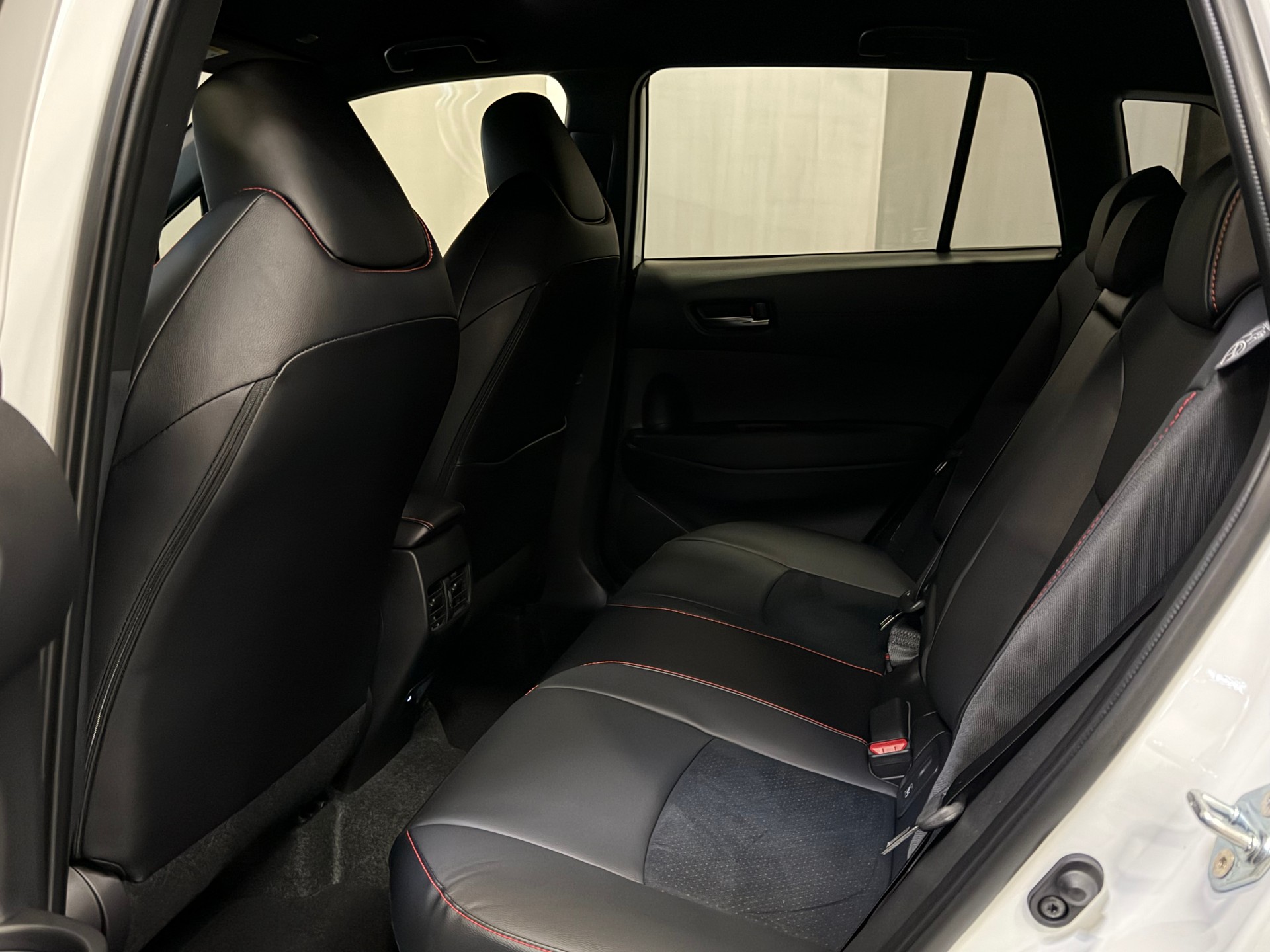 TOYOTA Corolla Cross 2.0 GR Sport e-CVT-image-16