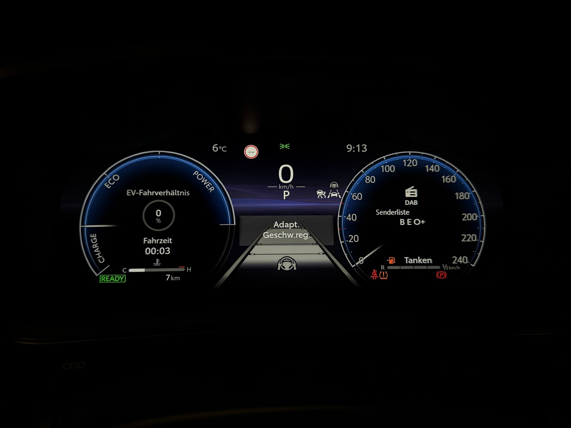 TOYOTA Corolla Cross 2.0 GR Sport e-CVT-image-23