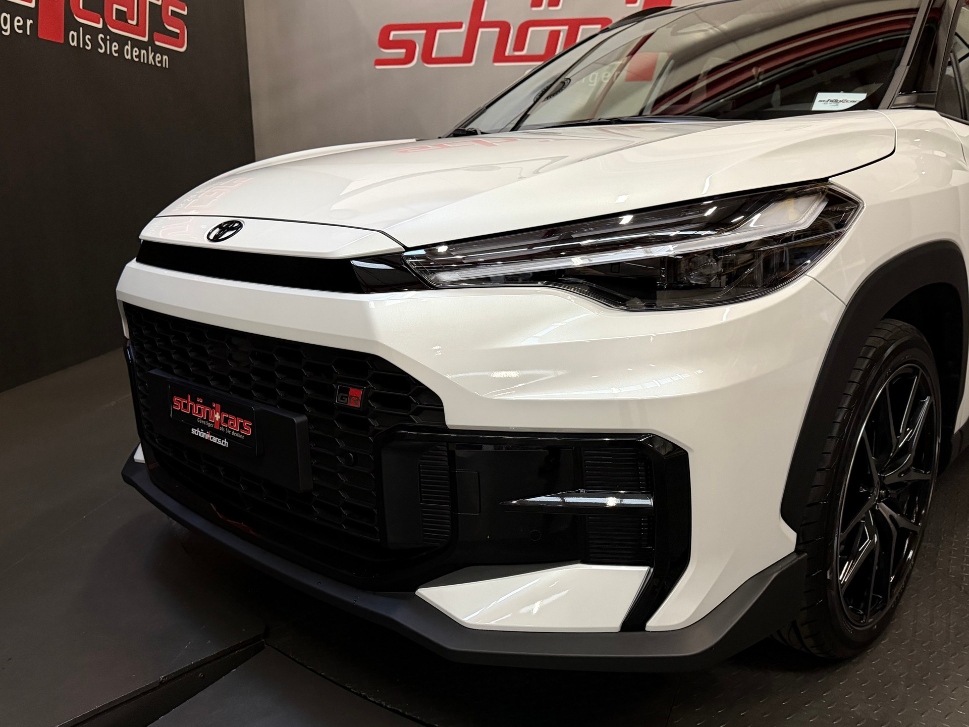 TOYOTA Corolla Cross 2.0 GR Sport e-CVT-image-11