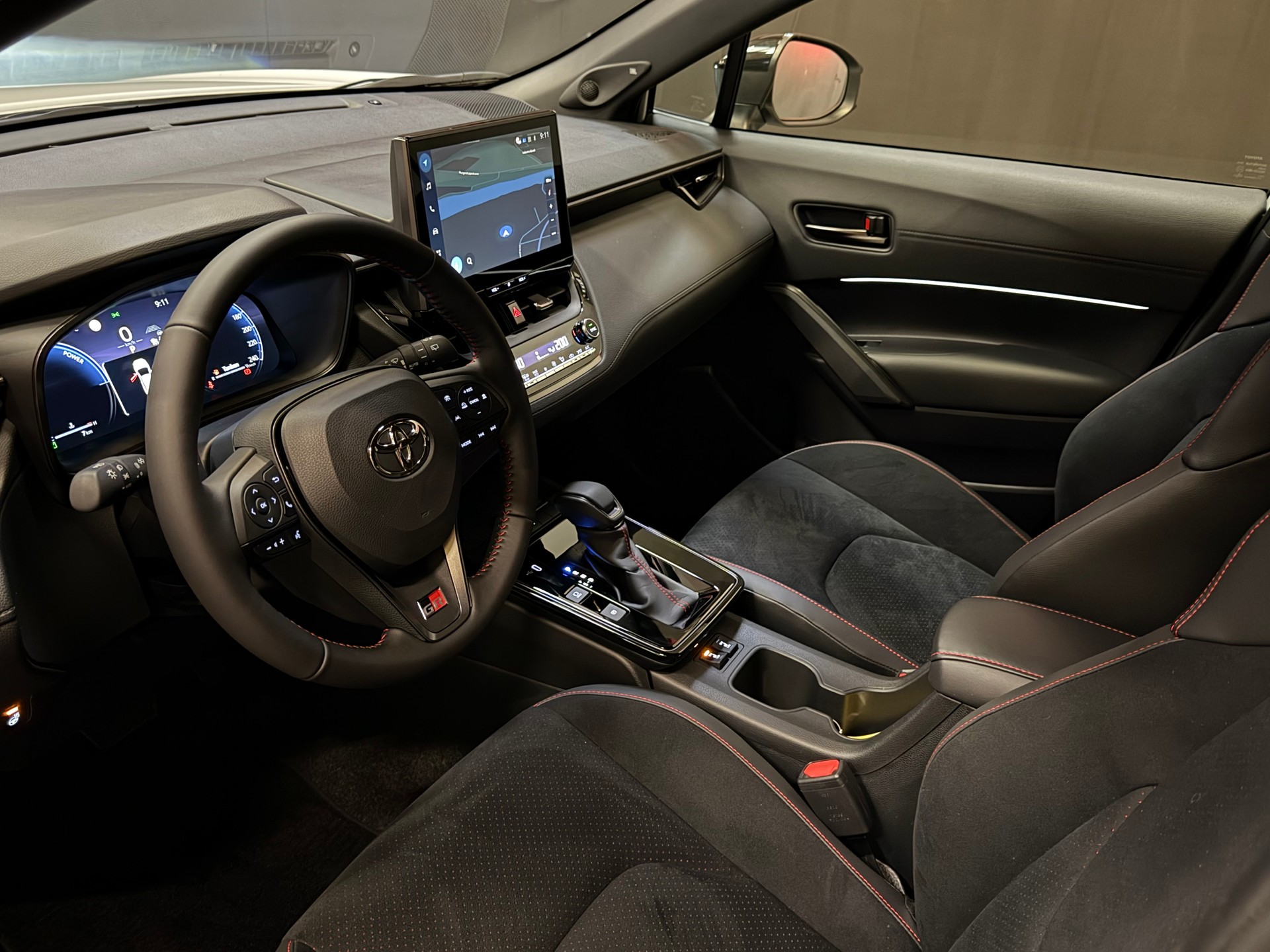 TOYOTA Corolla Cross 2.0 GR Sport e-CVT-image-15