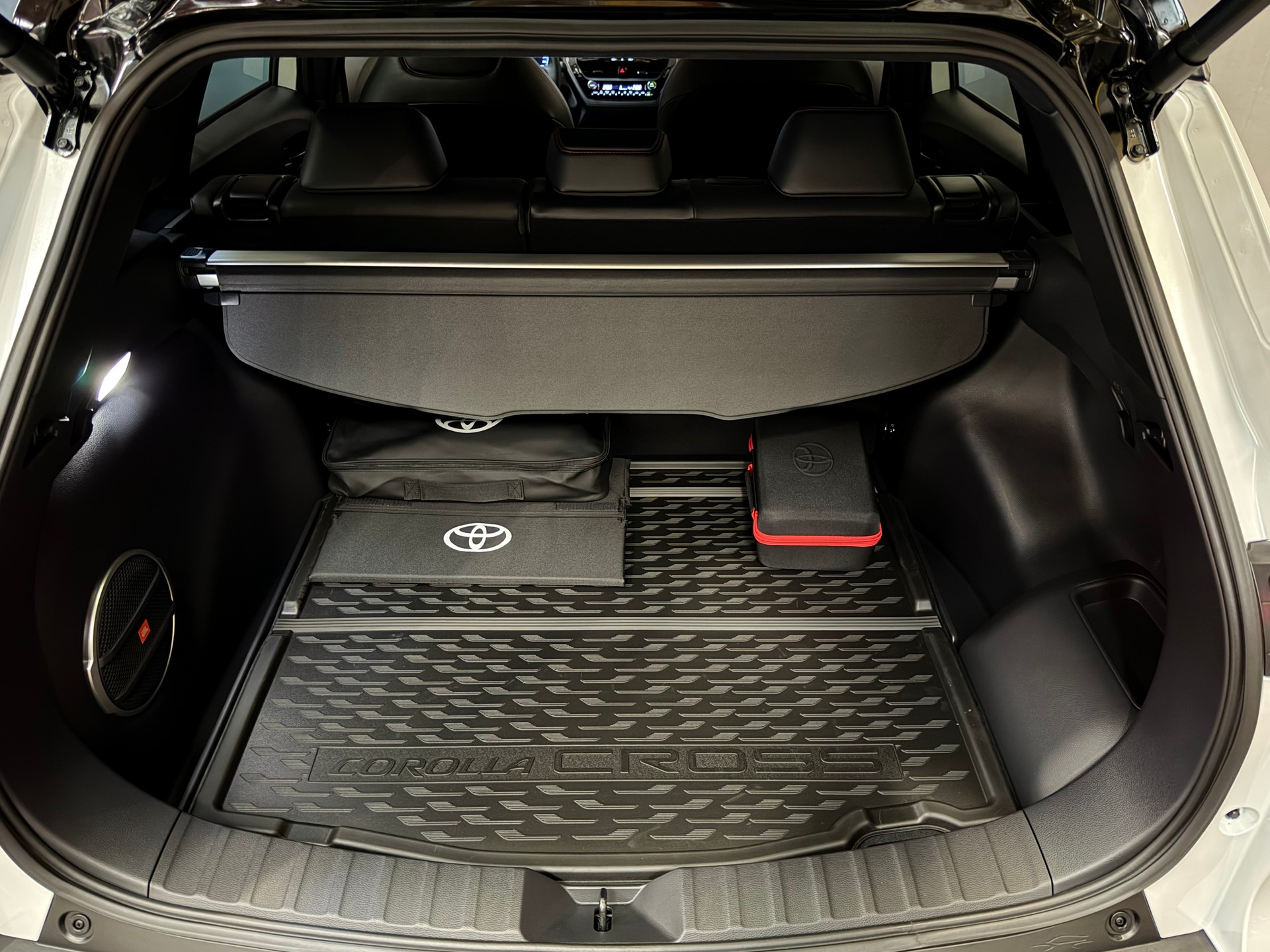 TOYOTA Corolla Cross 2.0 GR Sport e-CVT-image-12
